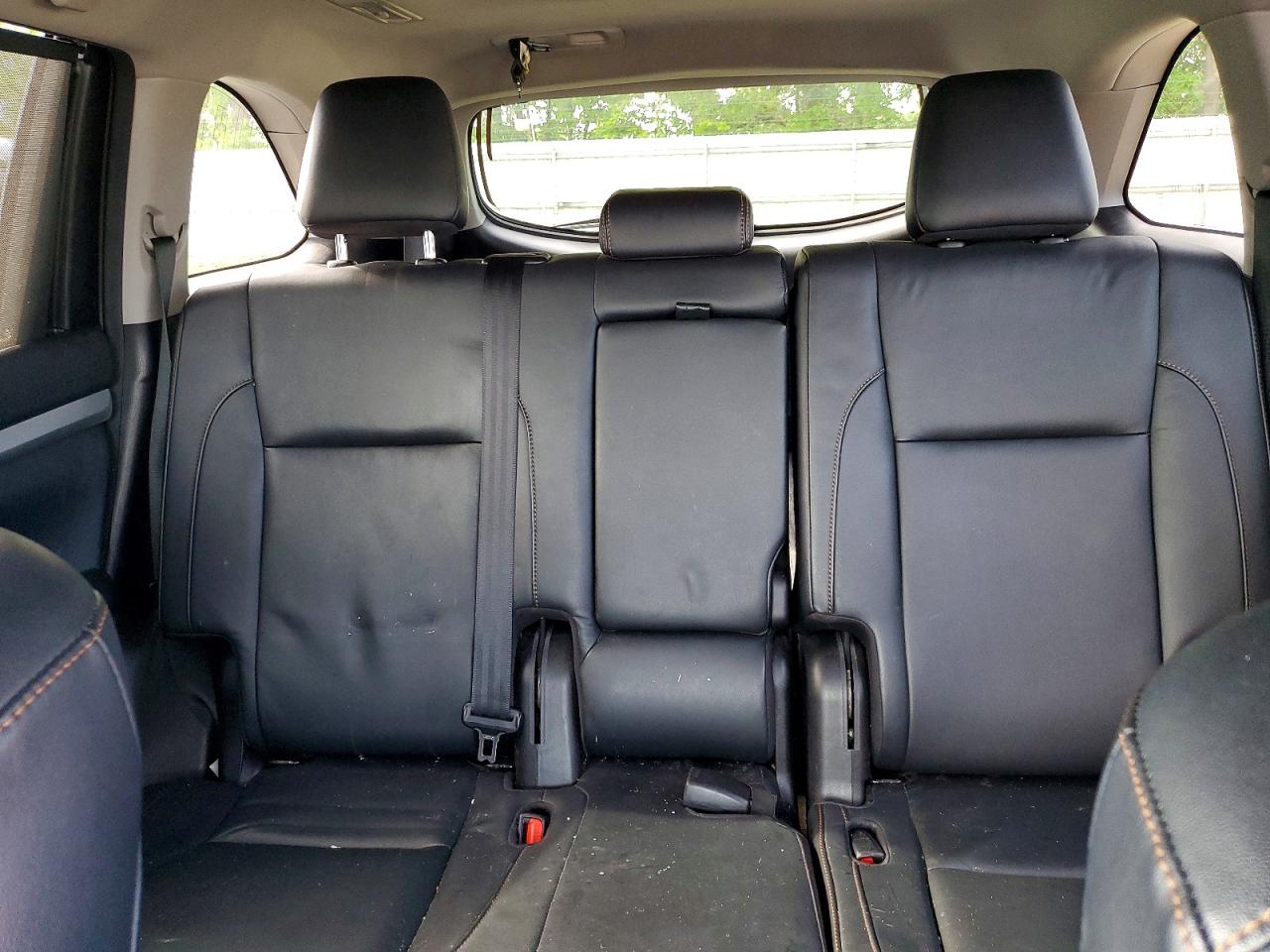 2017 Toyota Highlander Xle Silver vin: 5TDJZRFH8HS382489