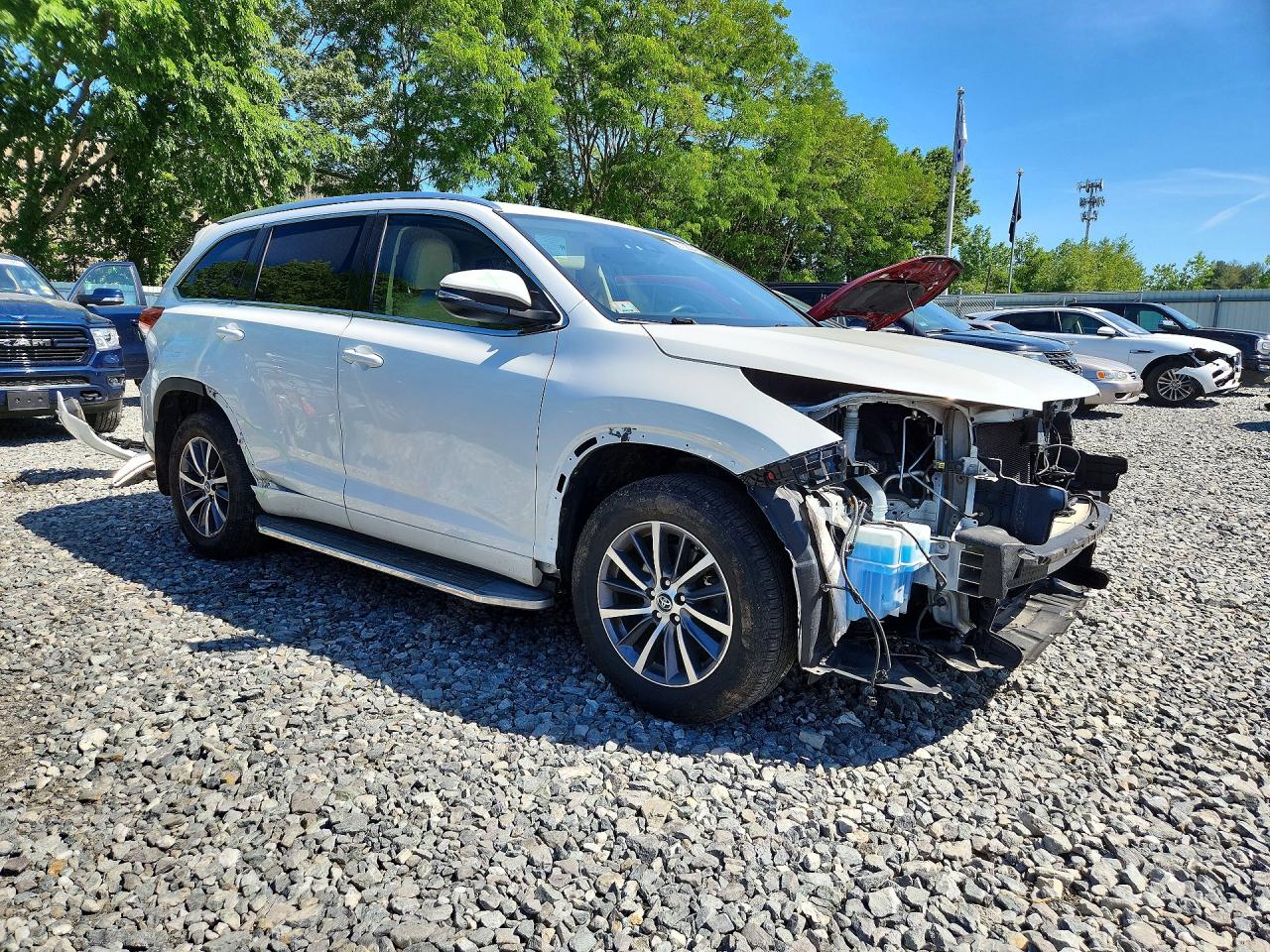 2017 Toyota Highlander Xle White vin: 5TDJZRFH8HS478879