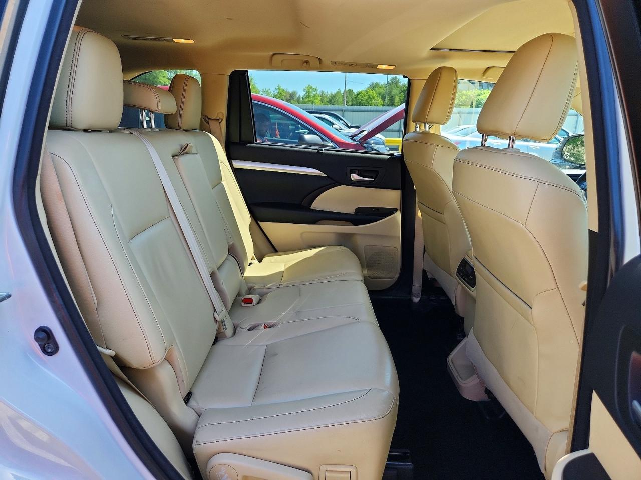 2017 Toyota Highlander Xle White vin: 5TDJZRFH8HS478879