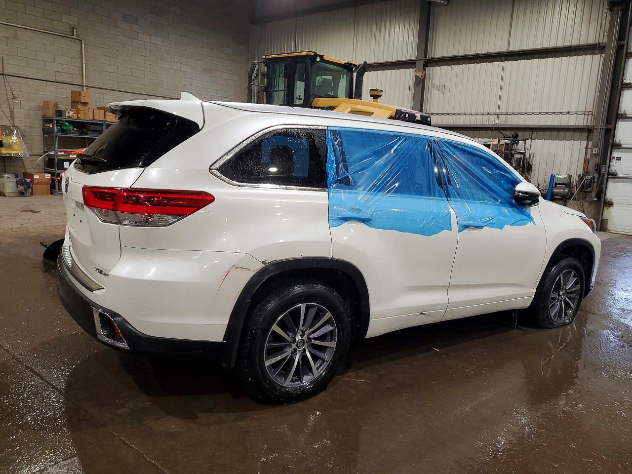 2018 Toyota Highlander Xle White vin: 5TDJZRFHXJS534066
