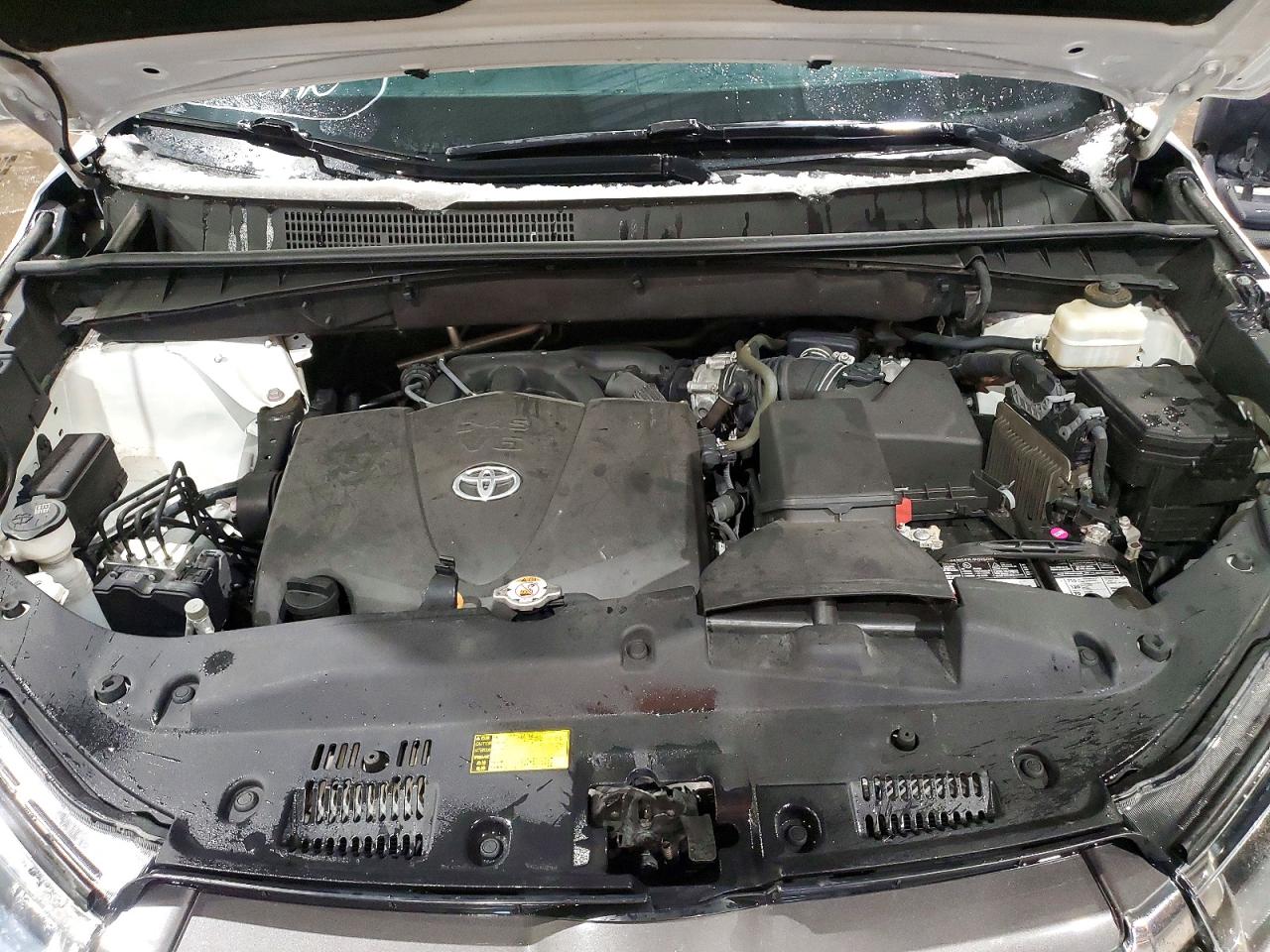 2018 Toyota Highlander Xle White vin: 5TDJZRFHXJS534066