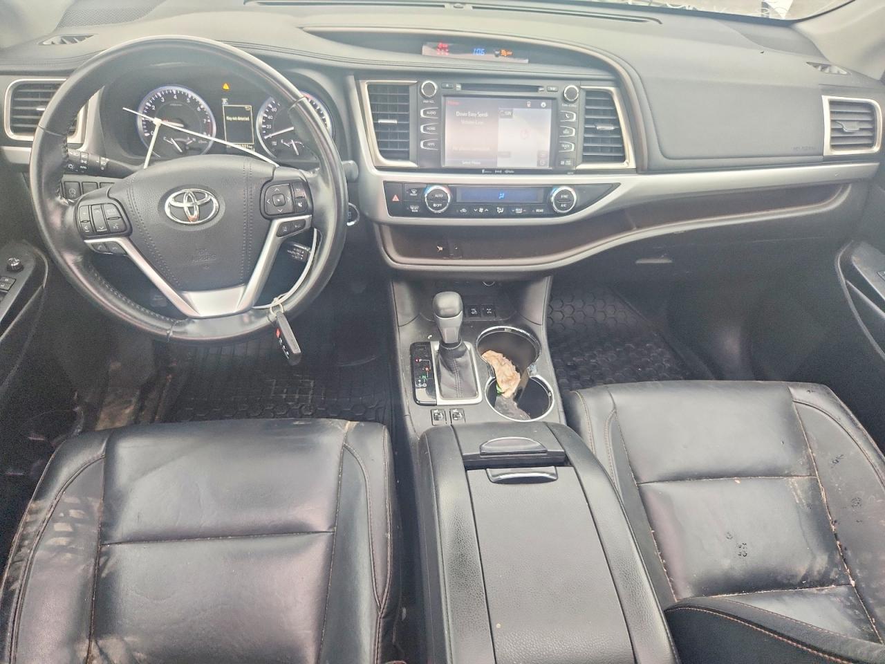 2018 Toyota Highlander Xle White vin: 5TDJZRFHXJS534066