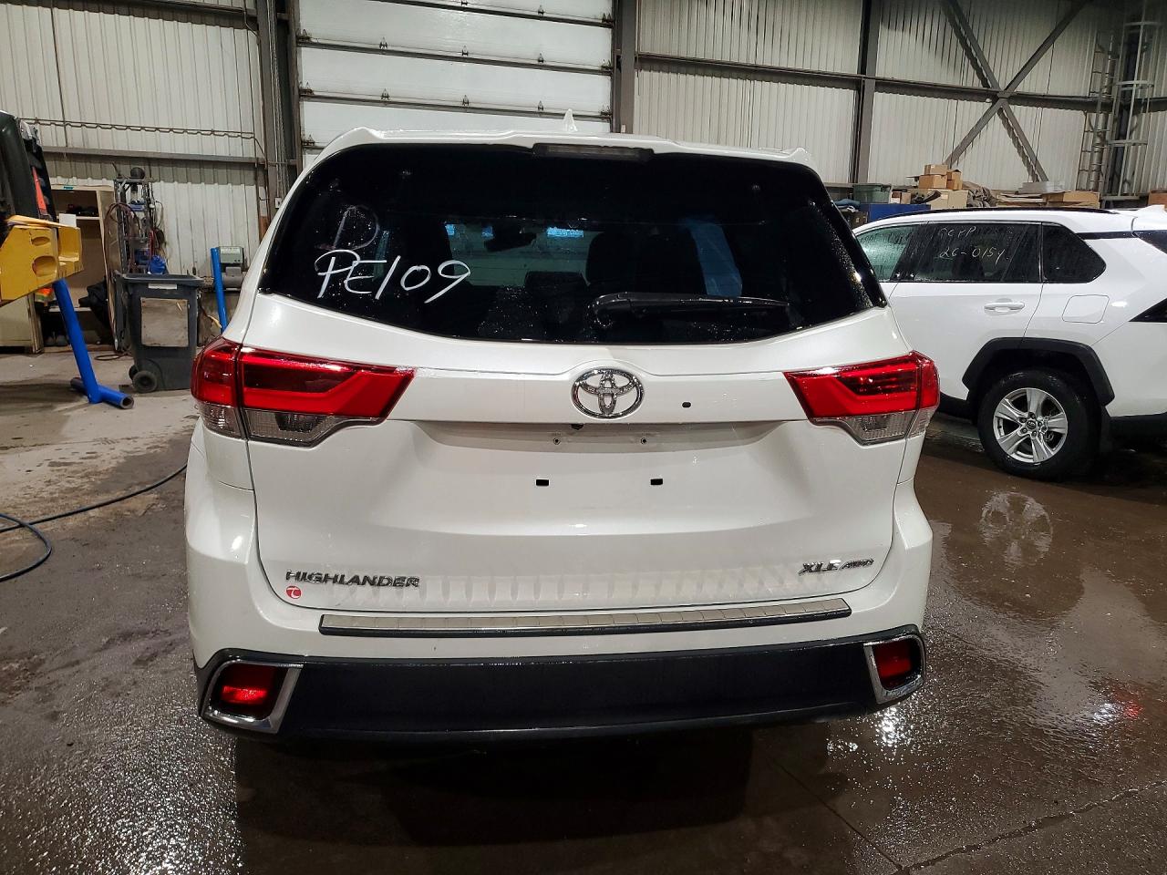 2018 Toyota Highlander Xle White vin: 5TDJZRFHXJS534066