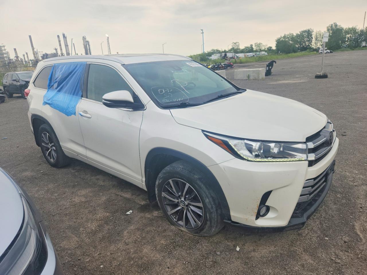 2018 Toyota Highlander Xle White vin: 5TDJZRFHXJS534066
