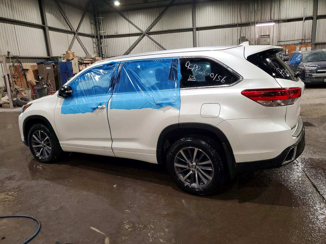 2018 Toyota Highlander Xle White vin: 5TDJZRFHXJS534066