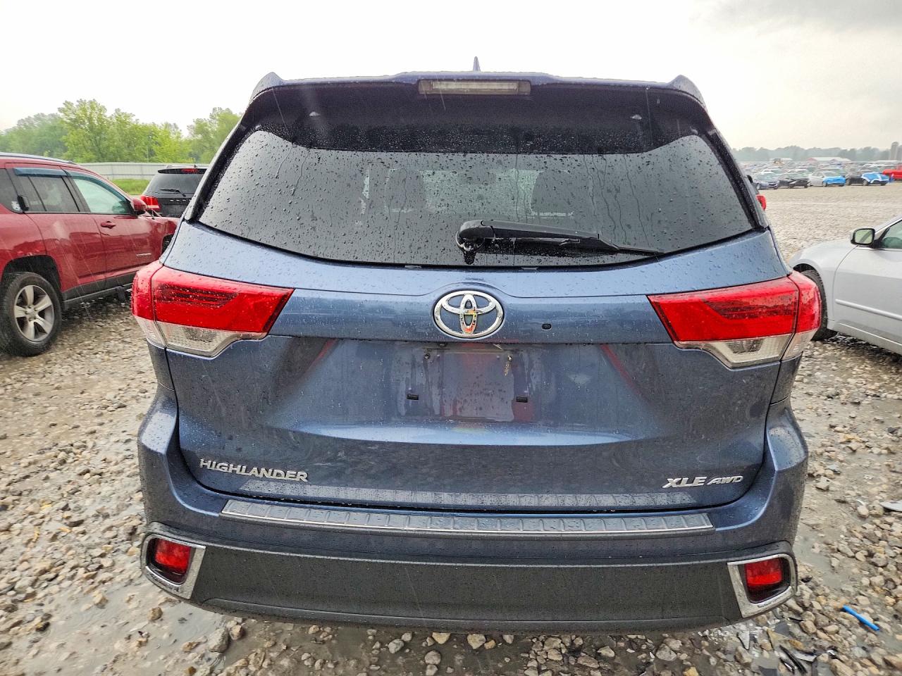 2018 Toyota Highlander Xle Blue vin: 5TDJZRFHXJS851846