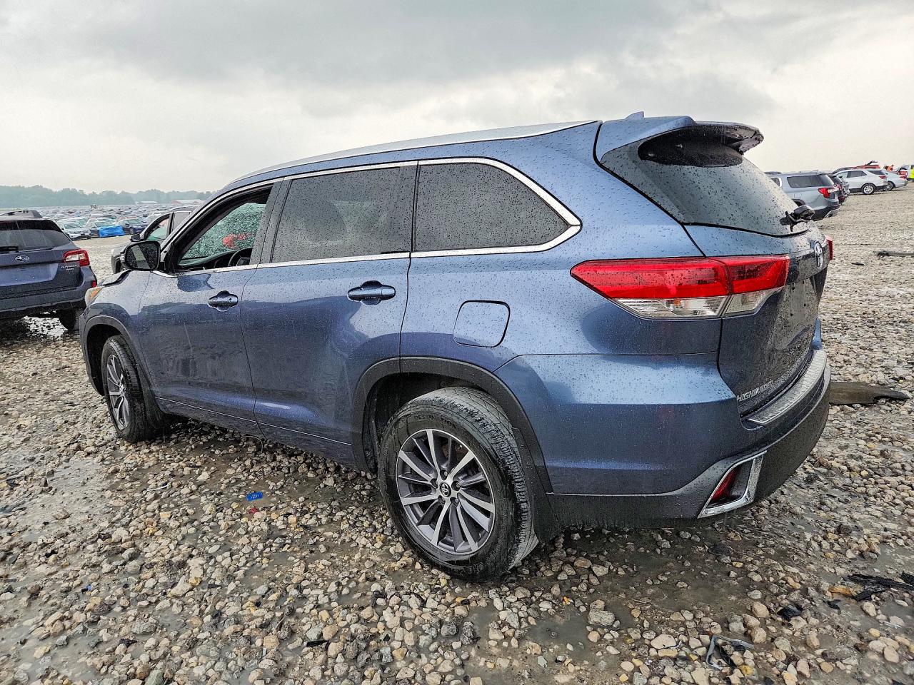 2018 Toyota Highlander Xle Blue vin: 5TDJZRFHXJS851846