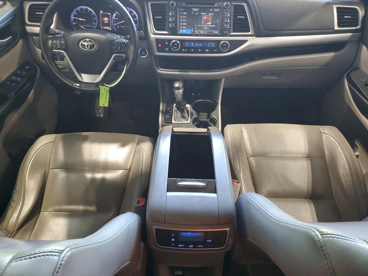 2018 Toyota Highlander Xle Gray vin: 5TDJZRFHXJS887021