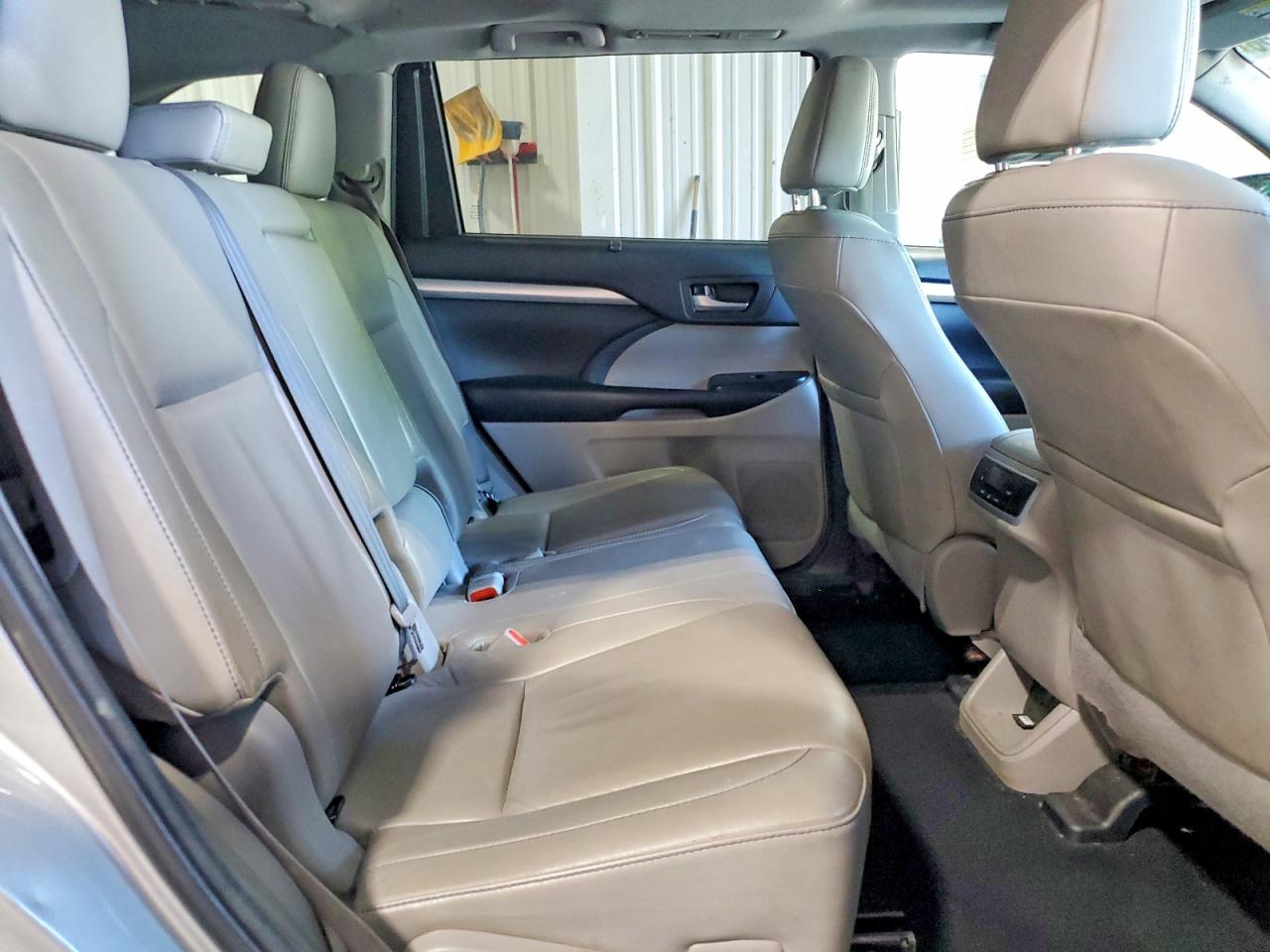 2018 Toyota Highlander Xle Gray vin: 5TDJZRFHXJS887021
