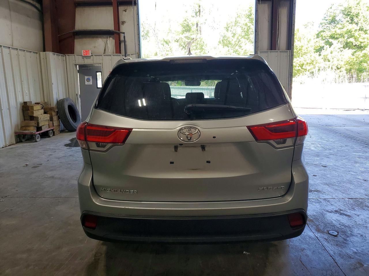 2018 Toyota Highlander Xle Gray vin: 5TDJZRFHXJS887021