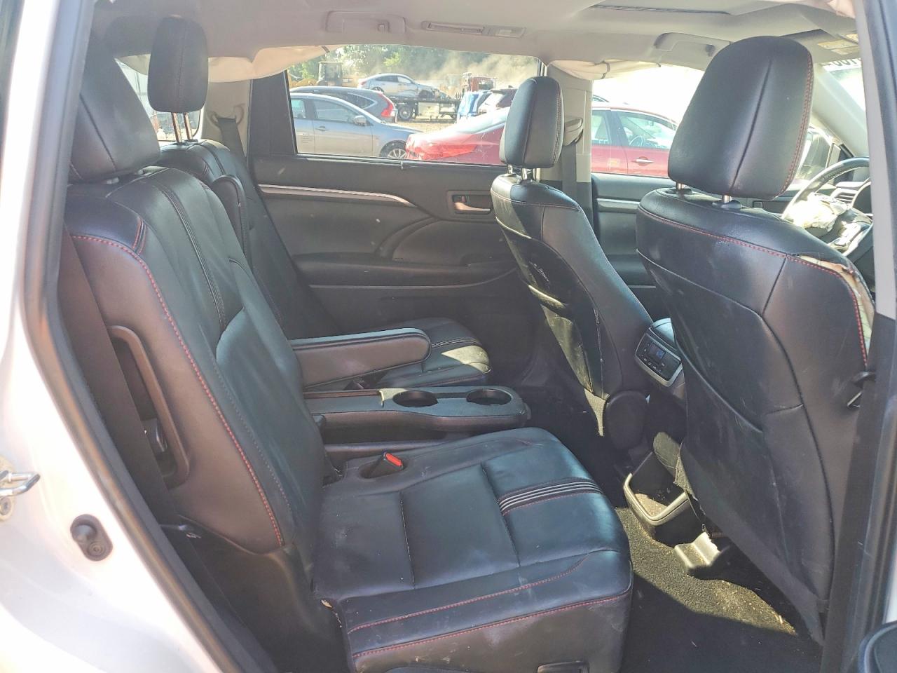 2019 Toyota Highlander Se White vin: 5TDJZRFHXKS602805