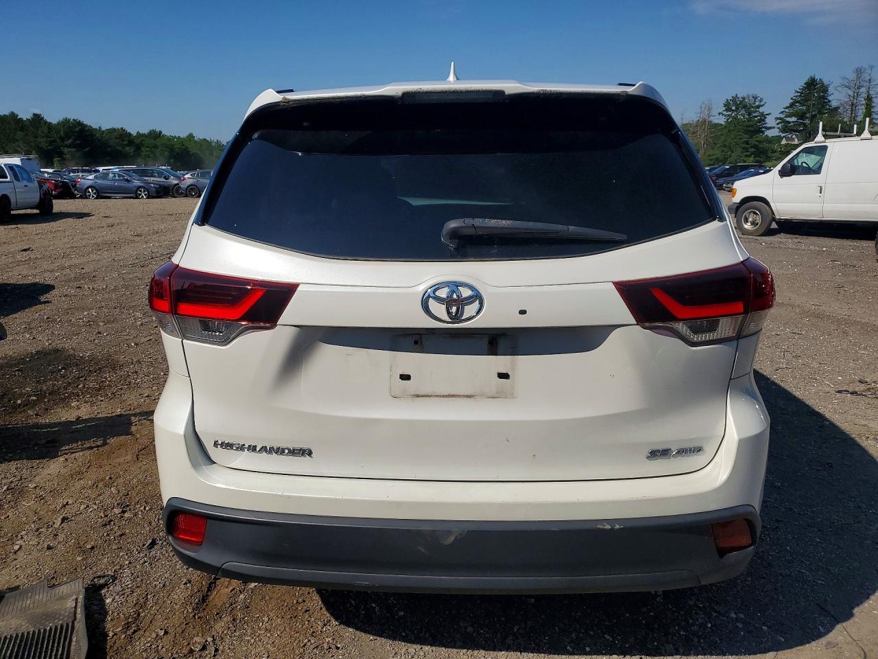 2019 Toyota Highlander Se White vin: 5TDJZRFHXKS602805
