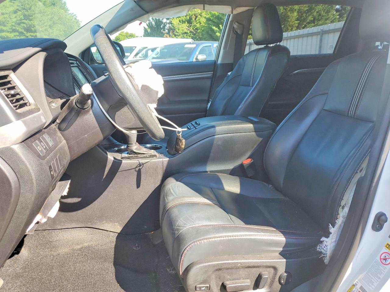 2019 Toyota Highlander Se White vin: 5TDJZRFHXKS602805