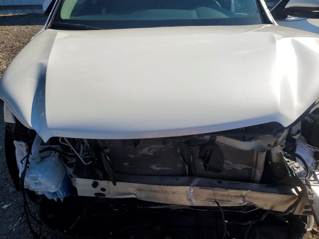2019 Toyota Highlander Se White vin: 5TDJZRFHXKS602805