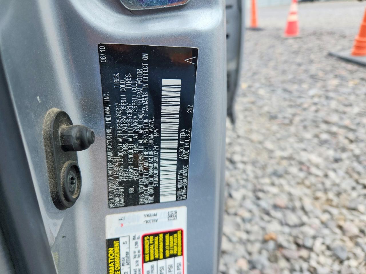 2011 Toyota Sienna Base 7-passenger Silver vin: 5TDKA3DC0BS003721