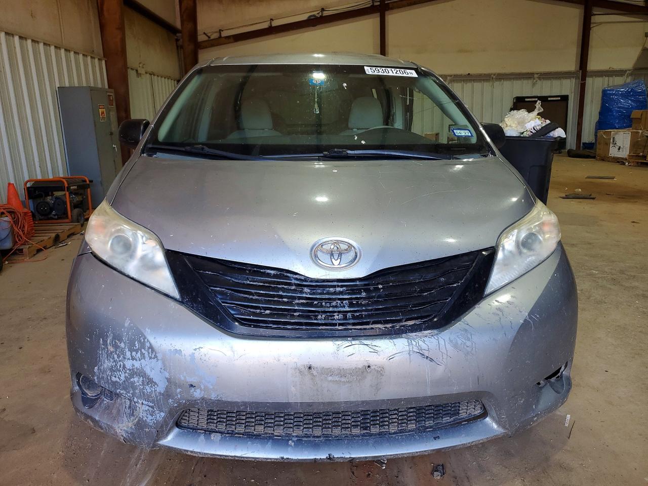 2011 Toyota Sienna Base 7-passenger Silver vin: 5TDKA3DC0BS006067