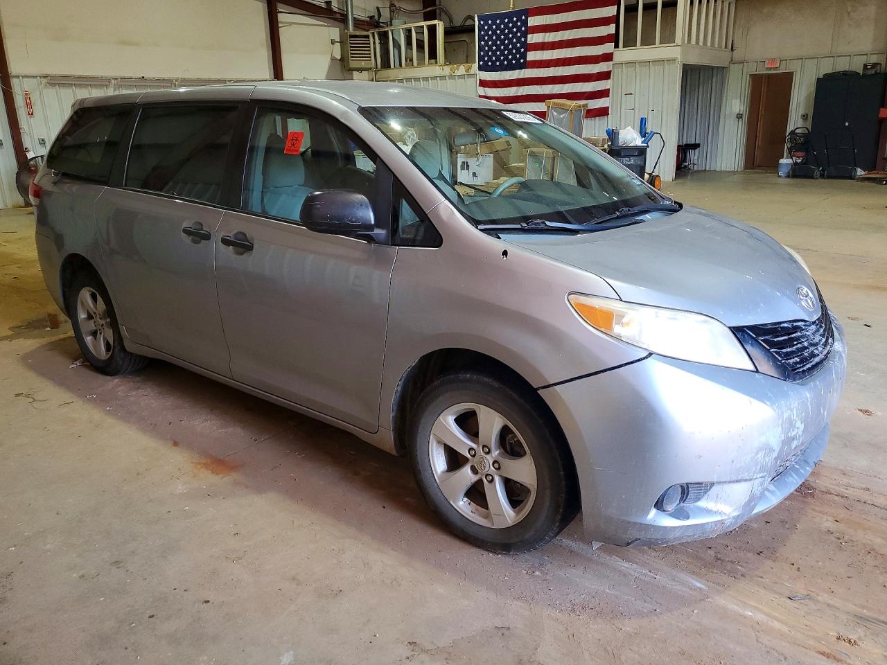 2011 Toyota Sienna Base 7-passenger Silver vin: 5TDKA3DC0BS006067