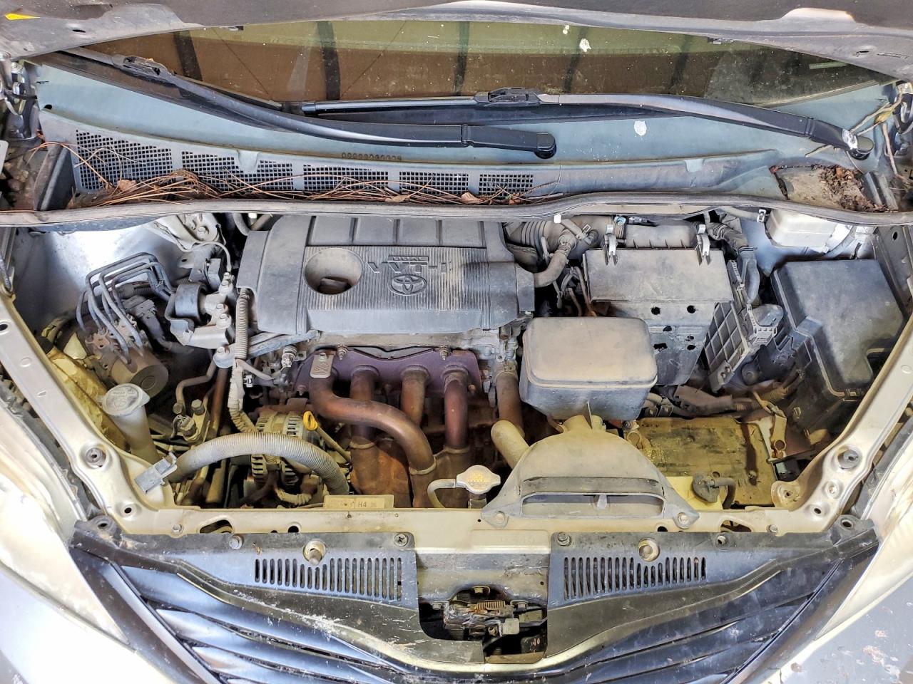 2011 Toyota Sienna Base 7-passenger Silver vin: 5TDKA3DC0BS006067