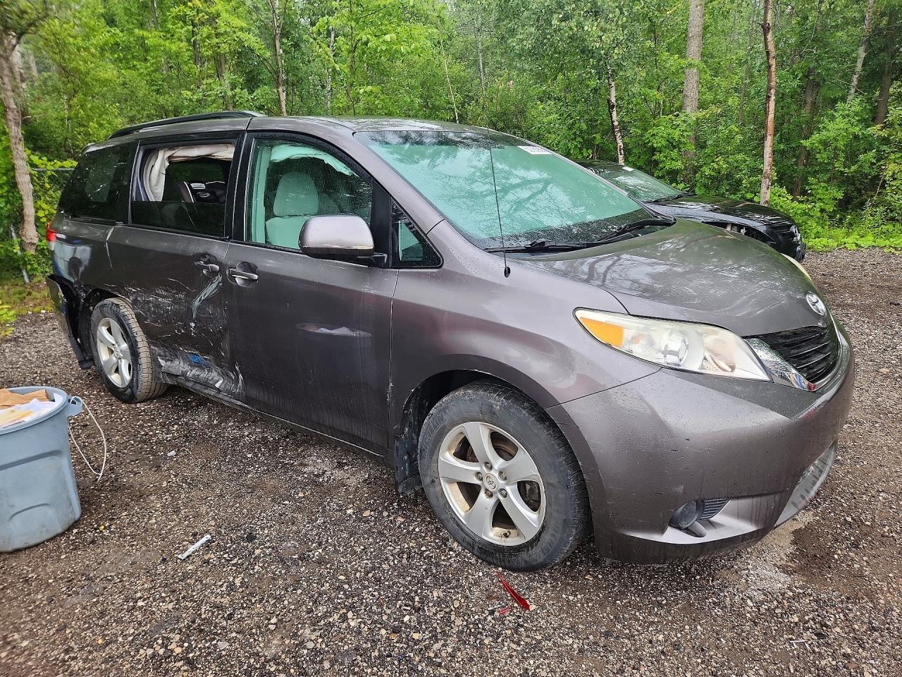 2011 Toyota Sienna Base Серый vin: 5TDKA3DC1BS002044