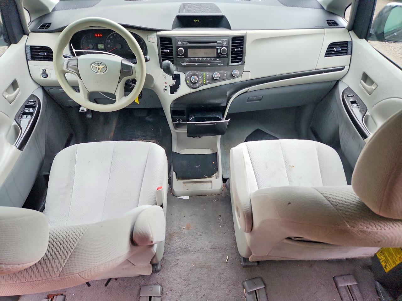 2011 Toyota Sienna Base Серый vin: 5TDKA3DC1BS002044