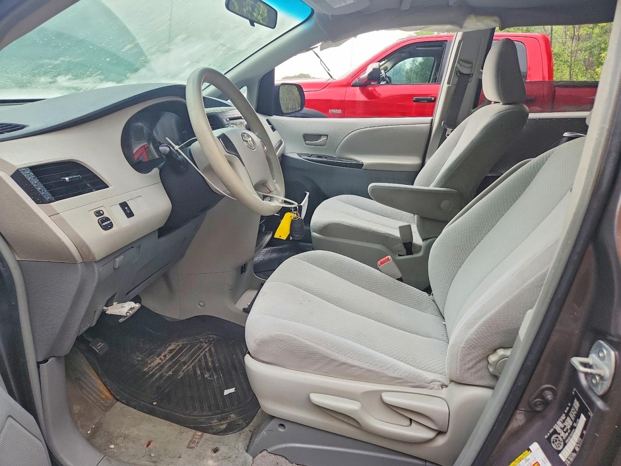 2011 Toyota Sienna Base Серый vin: 5TDKA3DC1BS002044