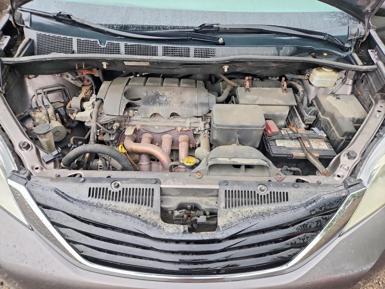 2011 Toyota Sienna Base Серый vin: 5TDKA3DC1BS002044