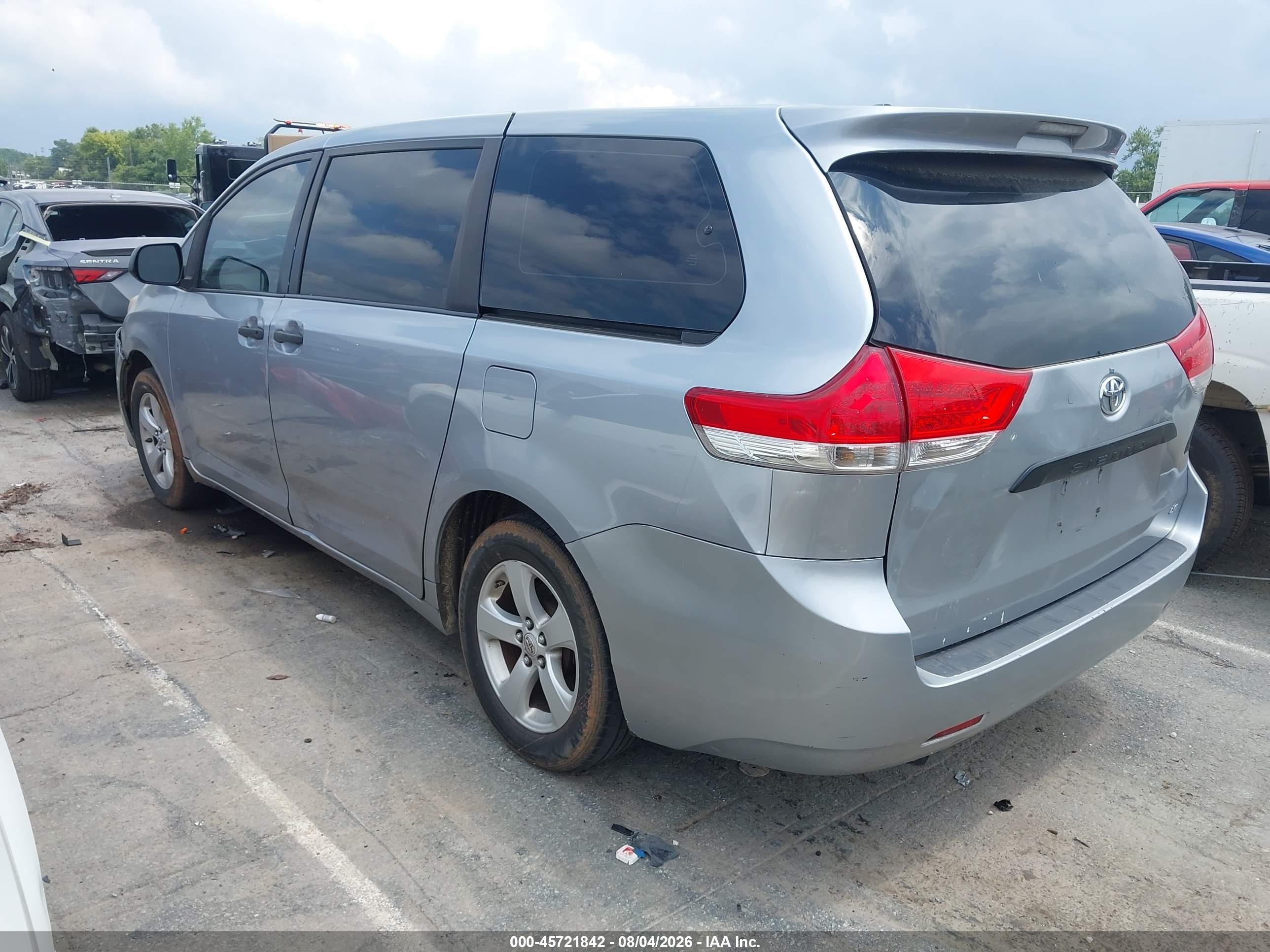 2011 Toyota Sienna   Gray vin: 5TDKA3DC1BS005154