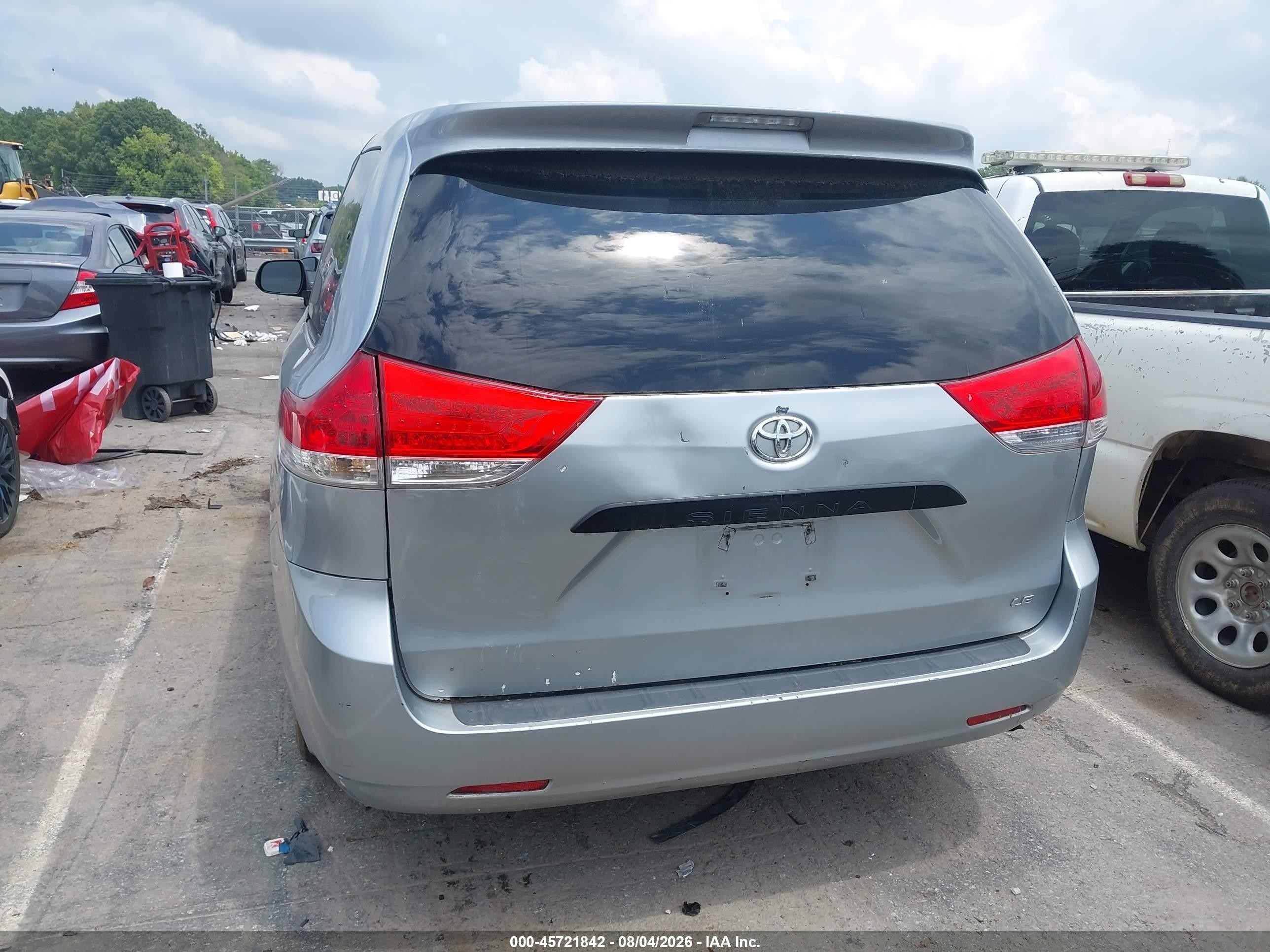 2011 Toyota Sienna   Gray vin: 5TDKA3DC1BS005154