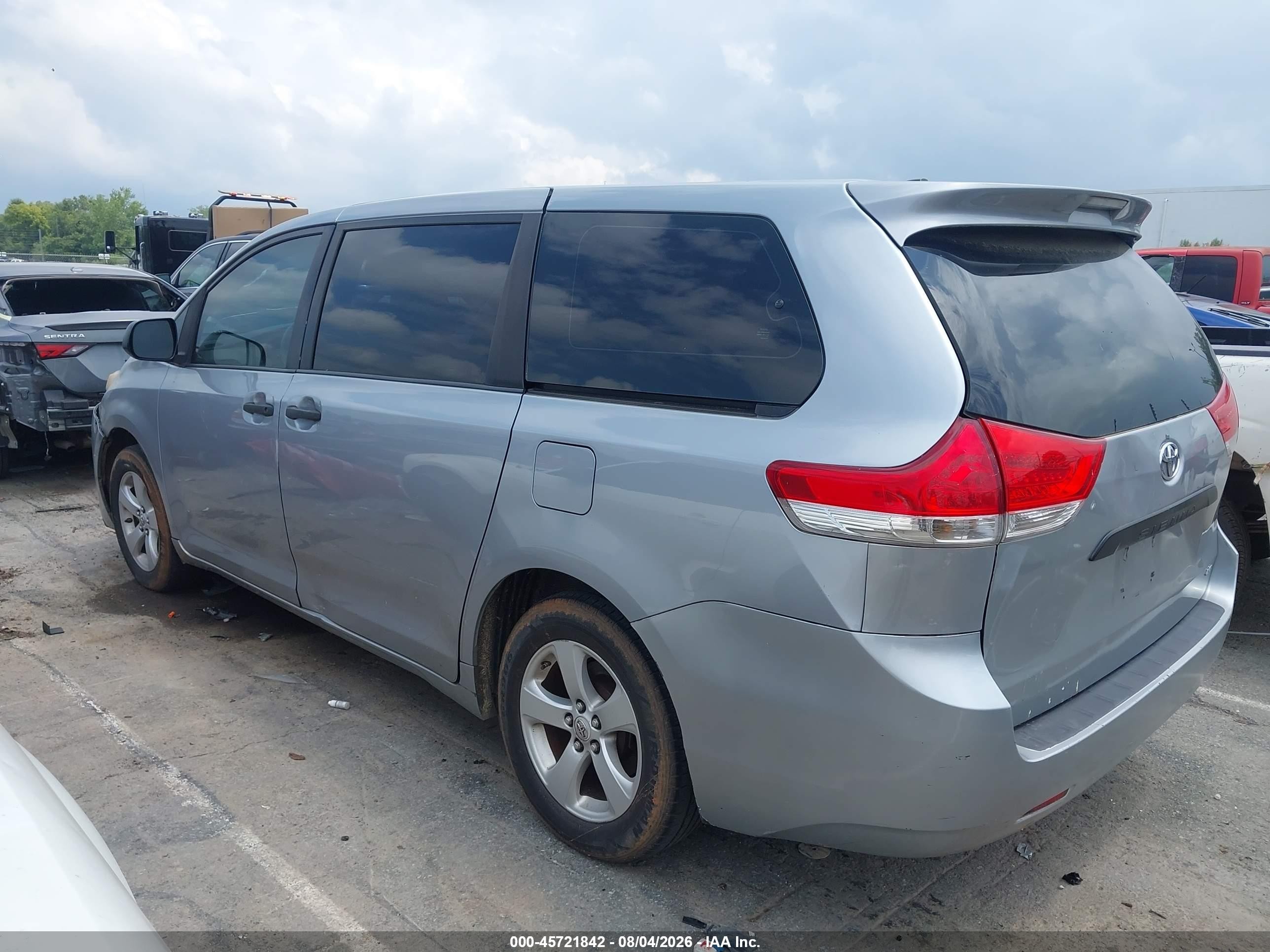 2011 Toyota Sienna   Gray vin: 5TDKA3DC1BS005154