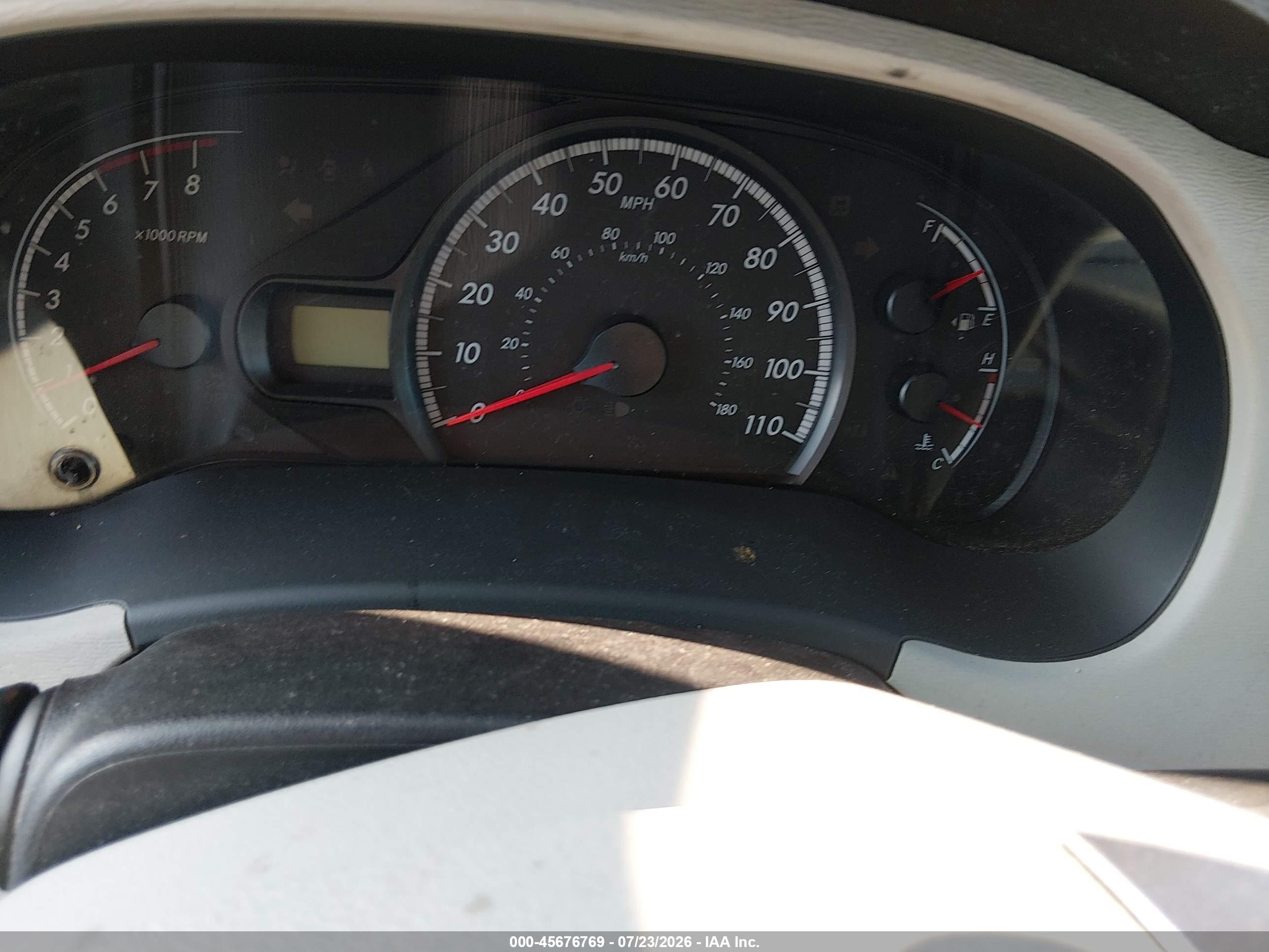 2011 Toyota Sienna   White vin: 5TDKA3DC1BS007793