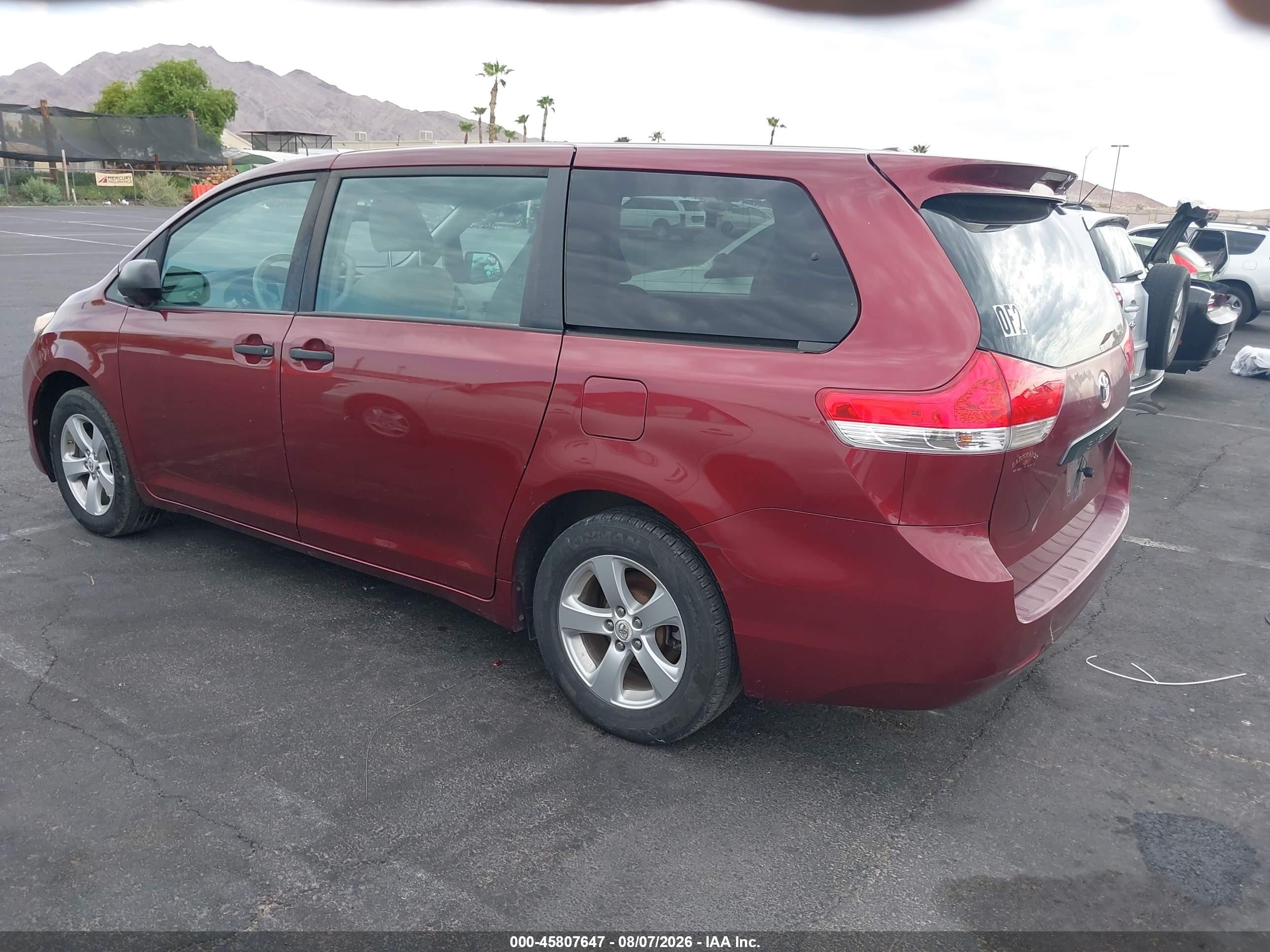 2012 Toyota Sienna Base 7 Passenger Red vin: 5TDKA3DC1CS009917