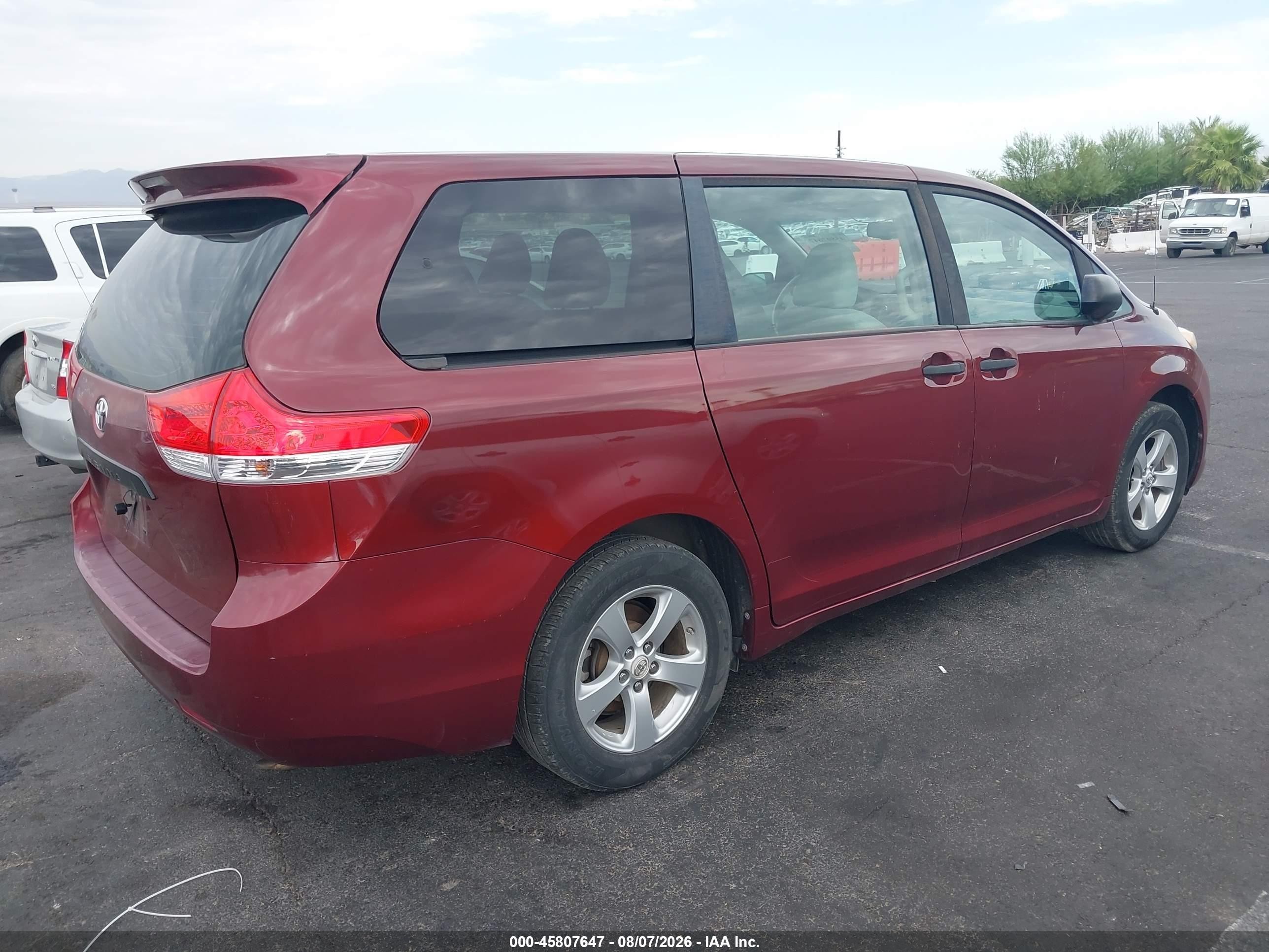 2012 Toyota Sienna Base 7 Passenger Red vin: 5TDKA3DC1CS009917
