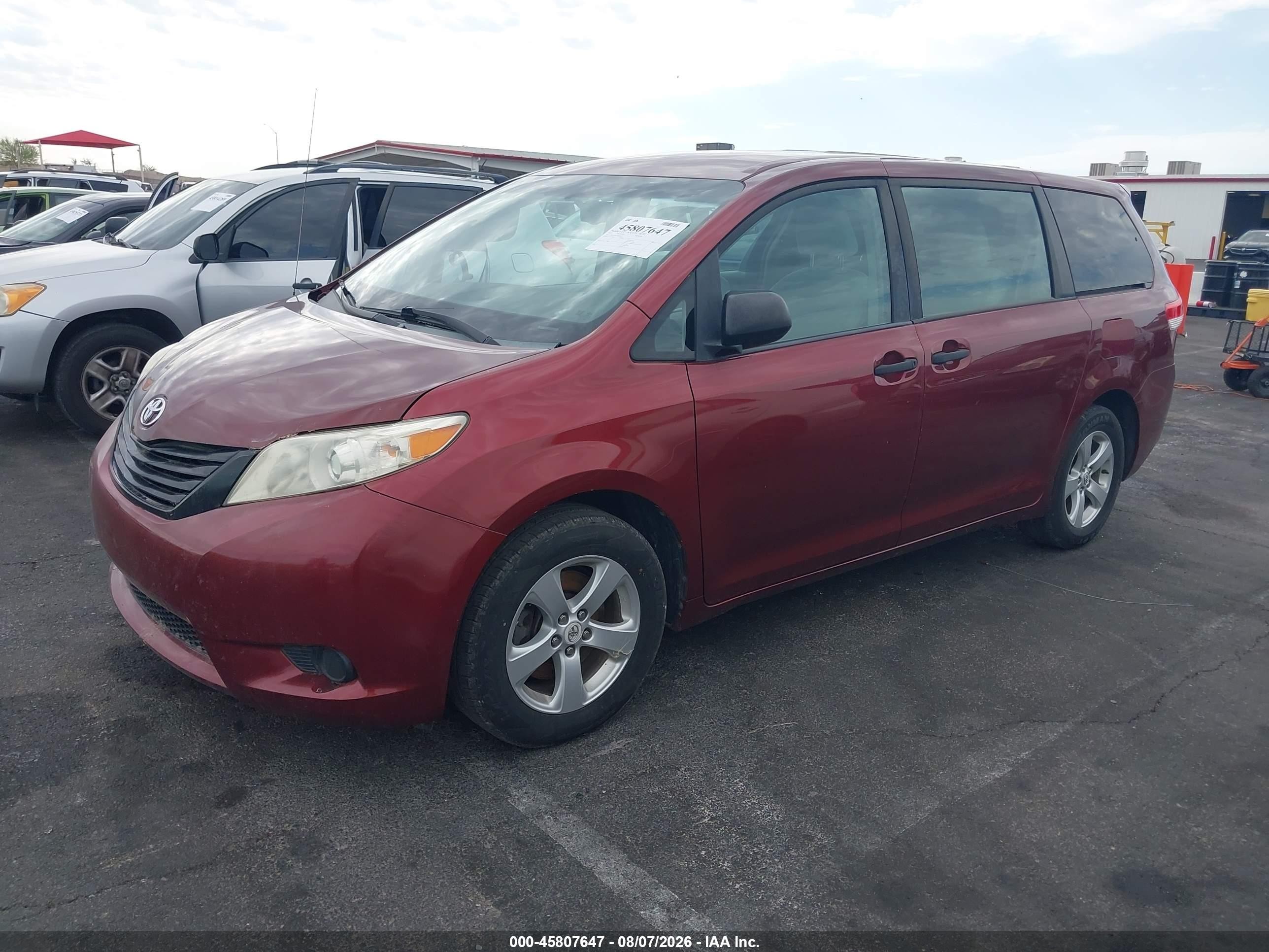 2012 Toyota Sienna Base 7 Passenger Red vin: 5TDKA3DC1CS009917