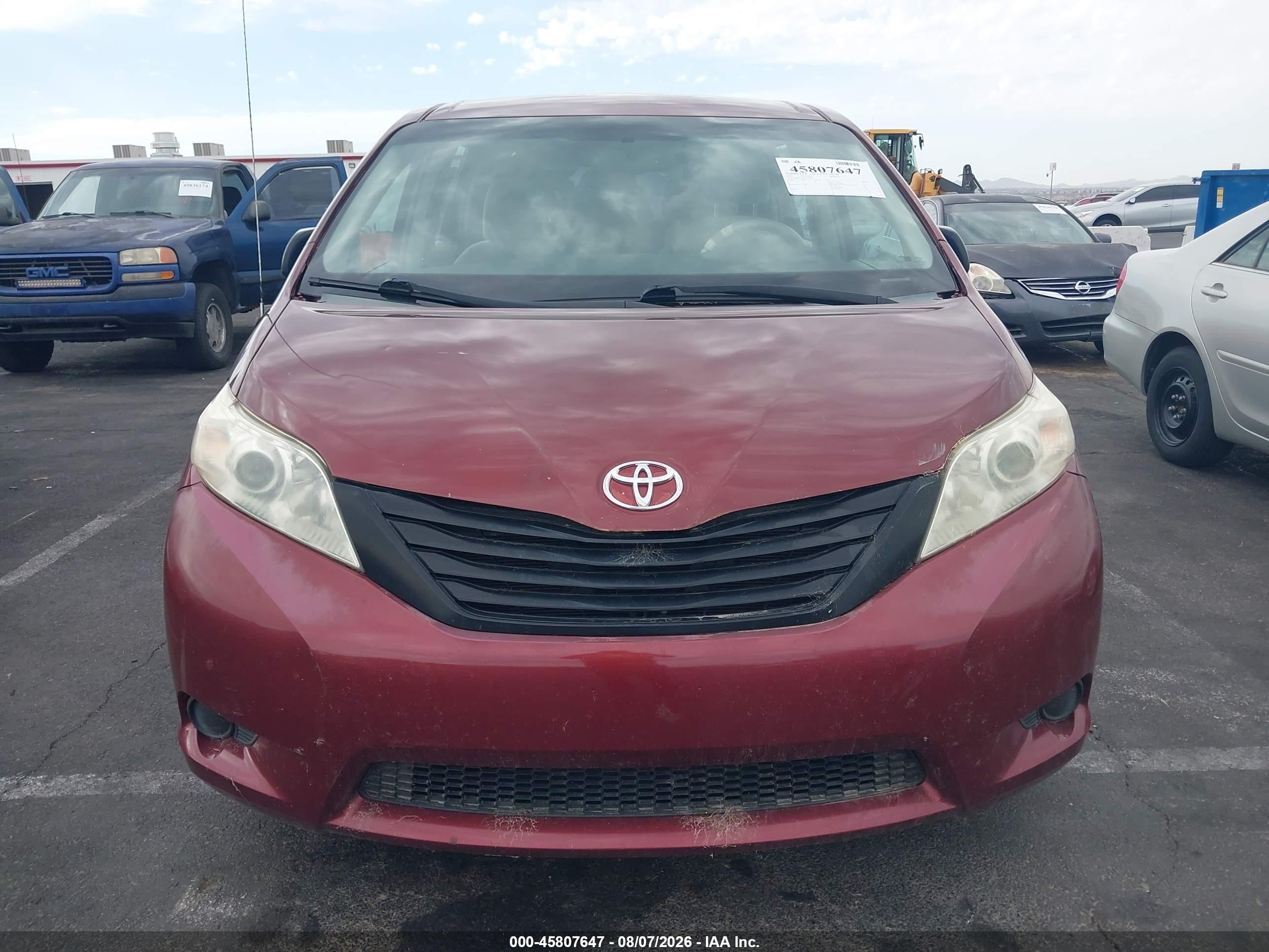 2012 Toyota Sienna Base 7 Passenger Red vin: 5TDKA3DC1CS009917