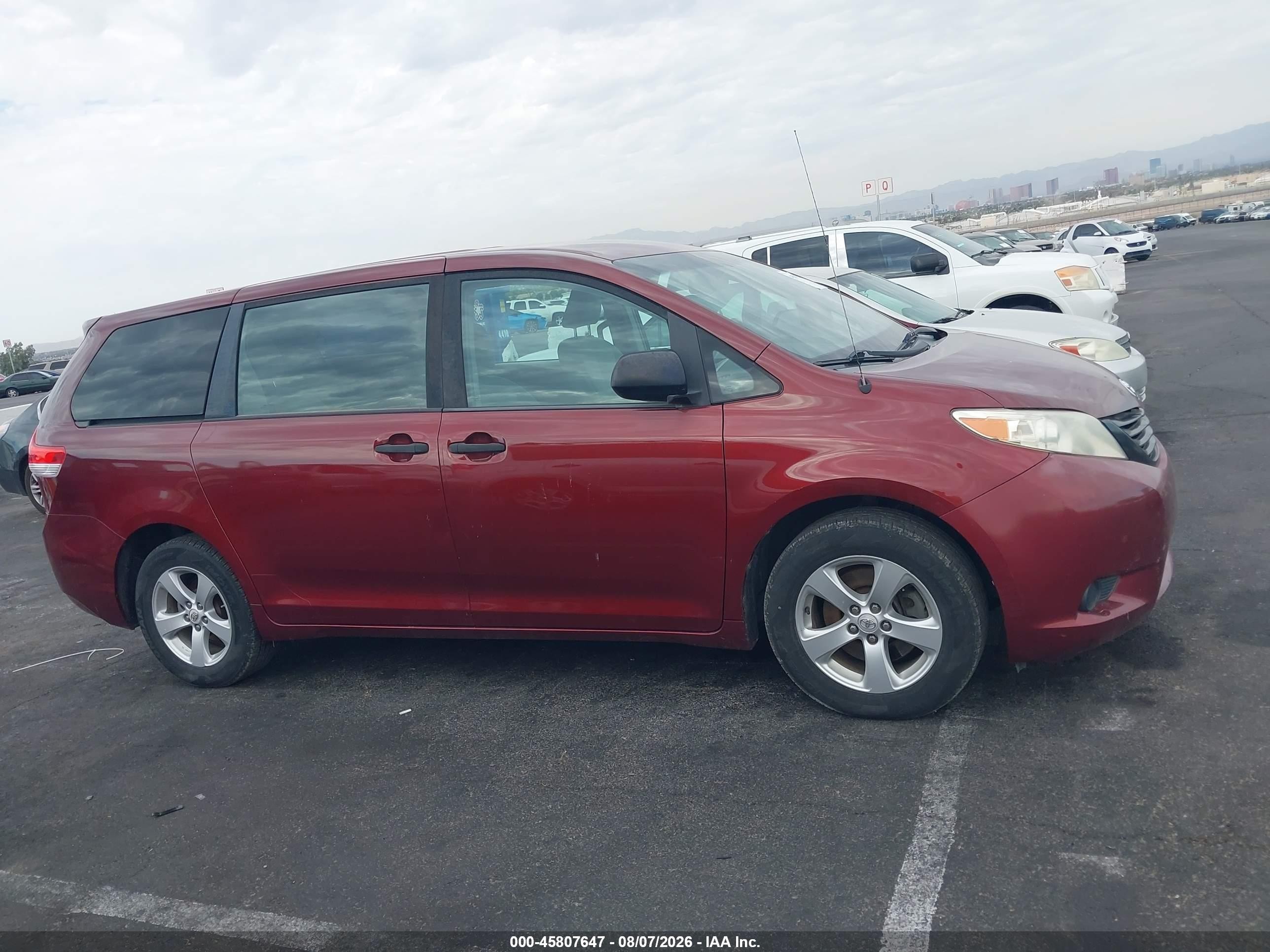 2012 Toyota Sienna Base 7 Passenger Red vin: 5TDKA3DC1CS009917