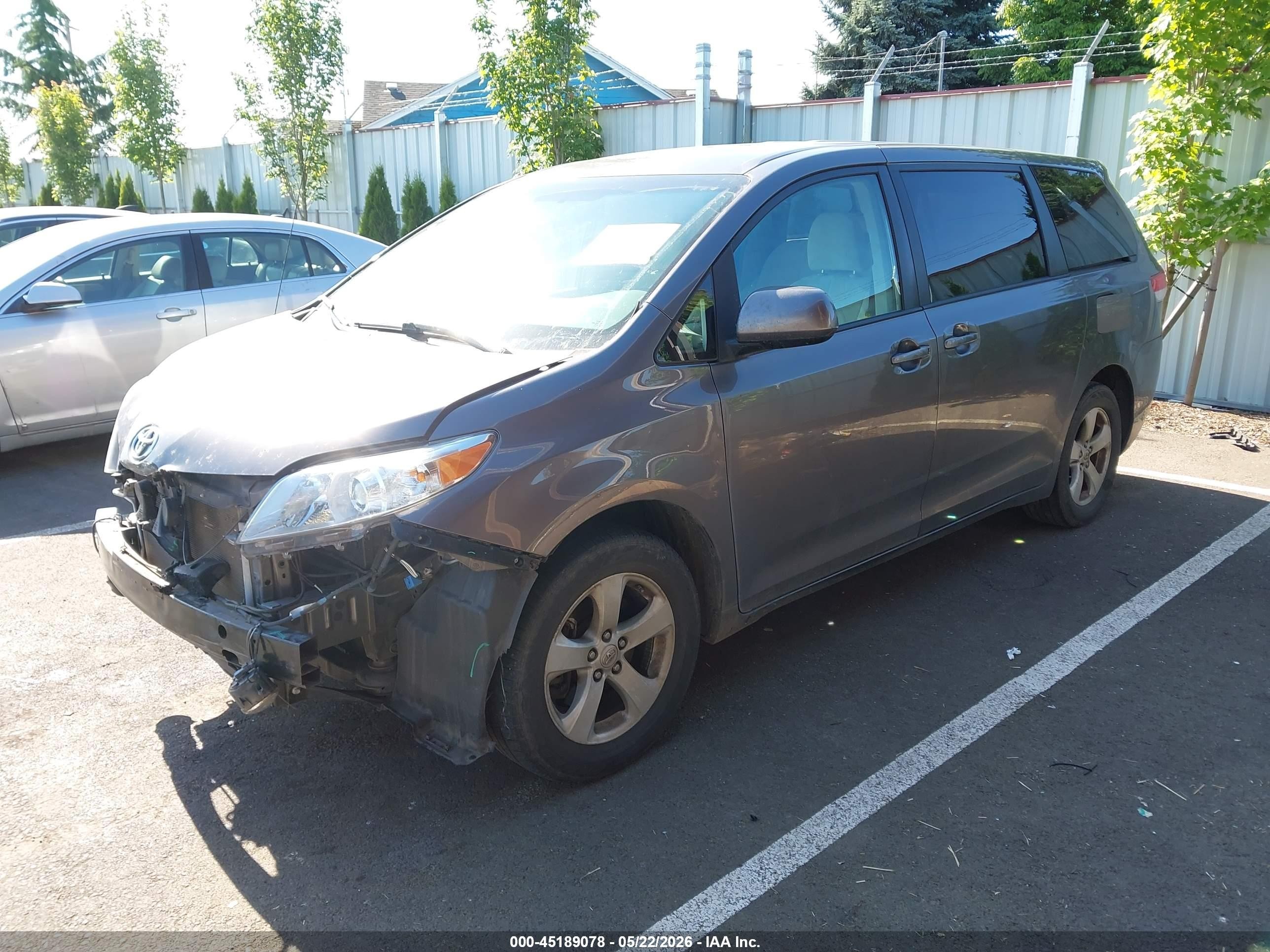 2012 Toyota Sienna Le 8 Passenger Серый vin: 5TDKA3DC1CS010758