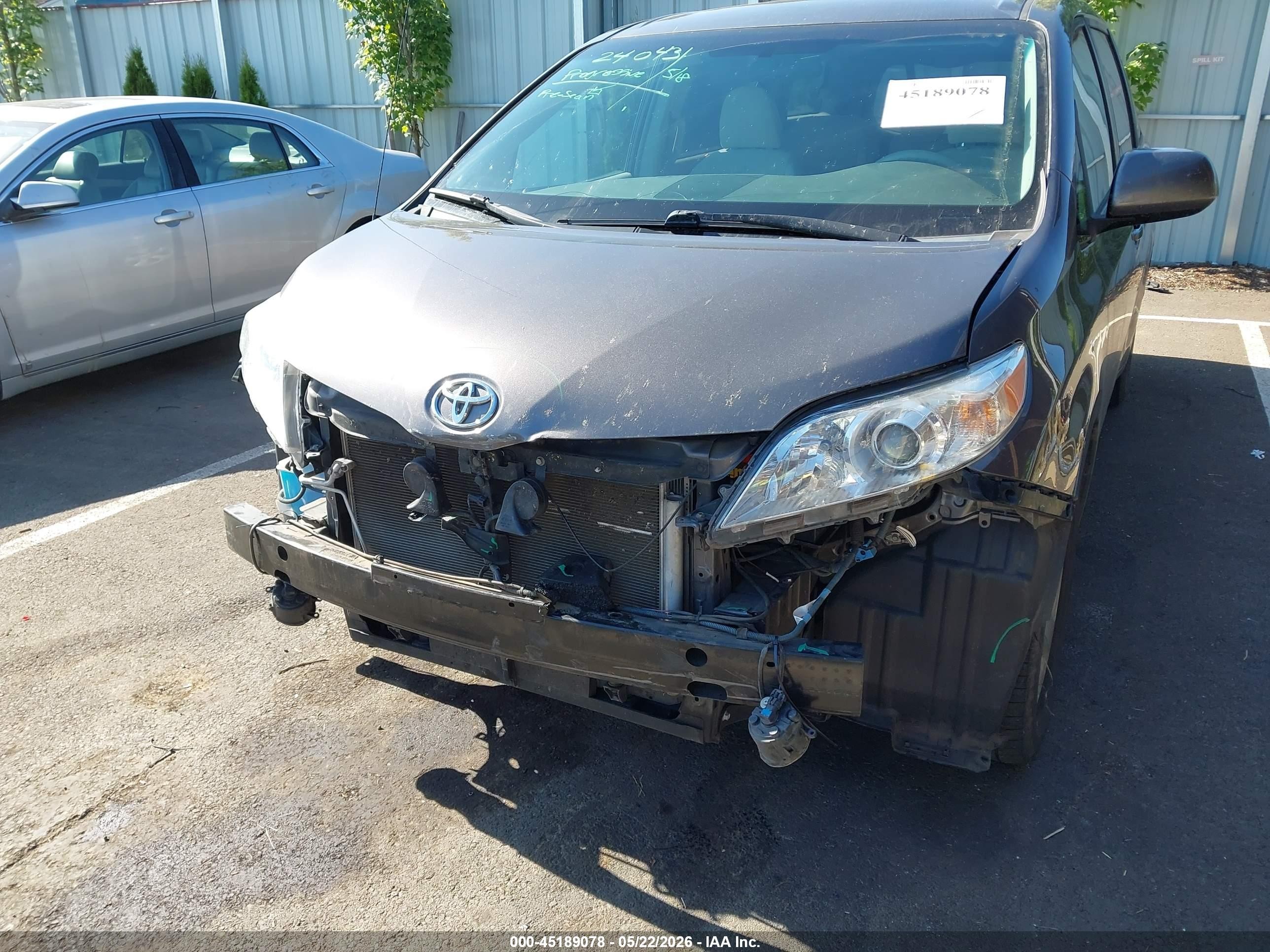 2012 Toyota Sienna Le 8 Passenger Серый vin: 5TDKA3DC1CS010758