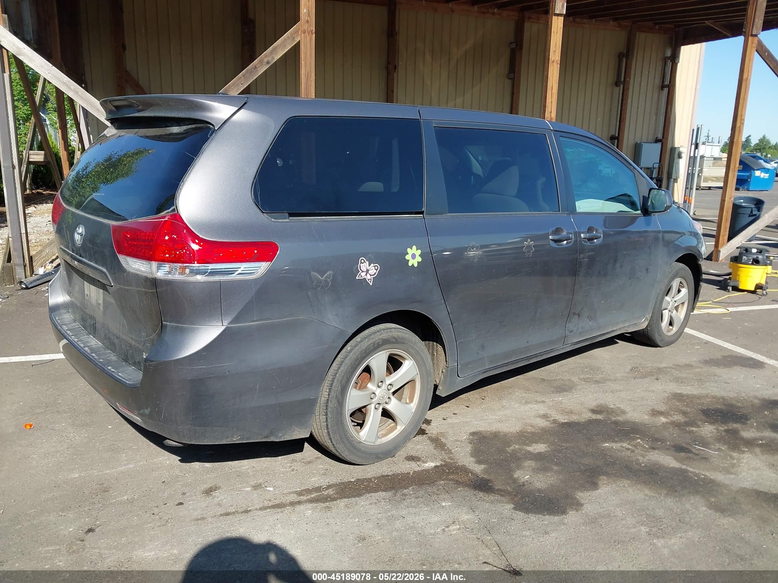 2012 Toyota Sienna Le 8 Passenger Серый vin: 5TDKA3DC1CS010758
