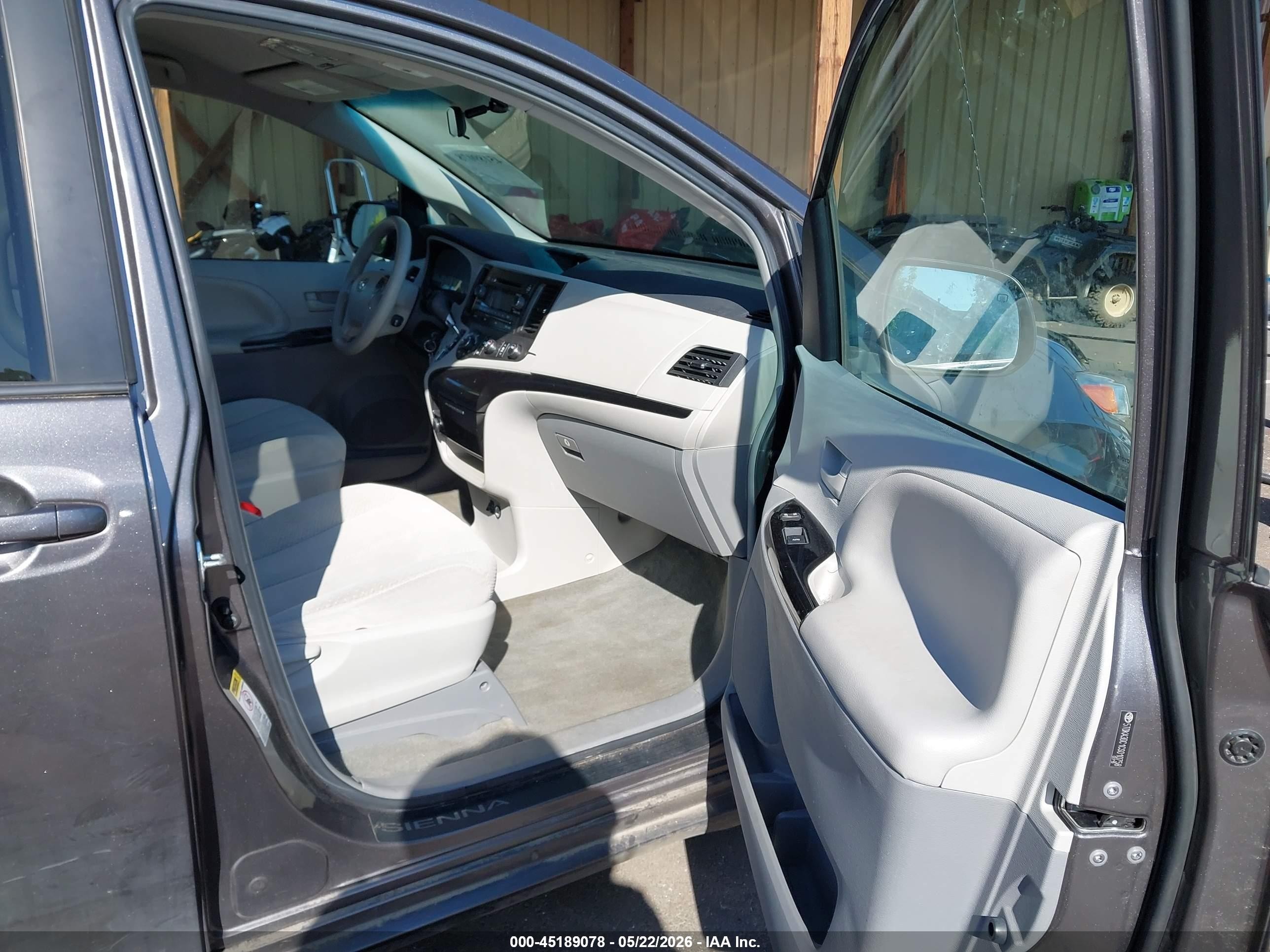 2012 Toyota Sienna Le 8 Passenger Серый vin: 5TDKA3DC1CS010758
