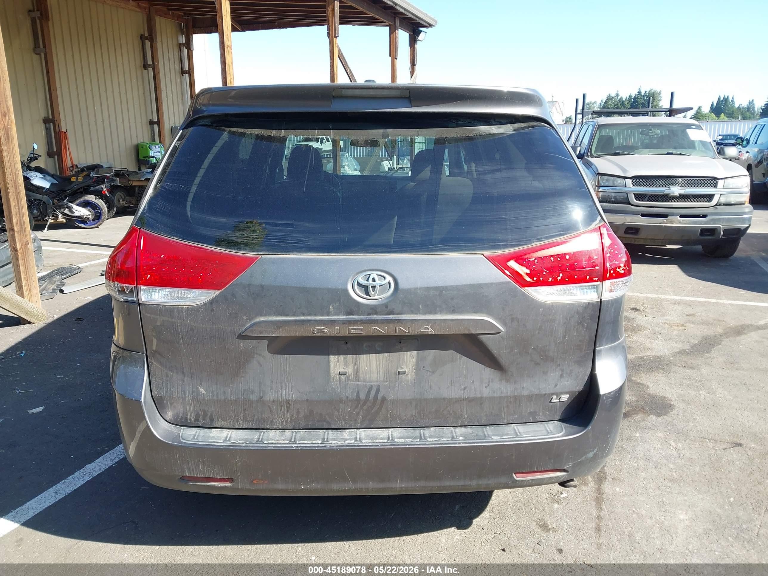 2012 Toyota Sienna Le 8 Passenger Серый vin: 5TDKA3DC1CS010758