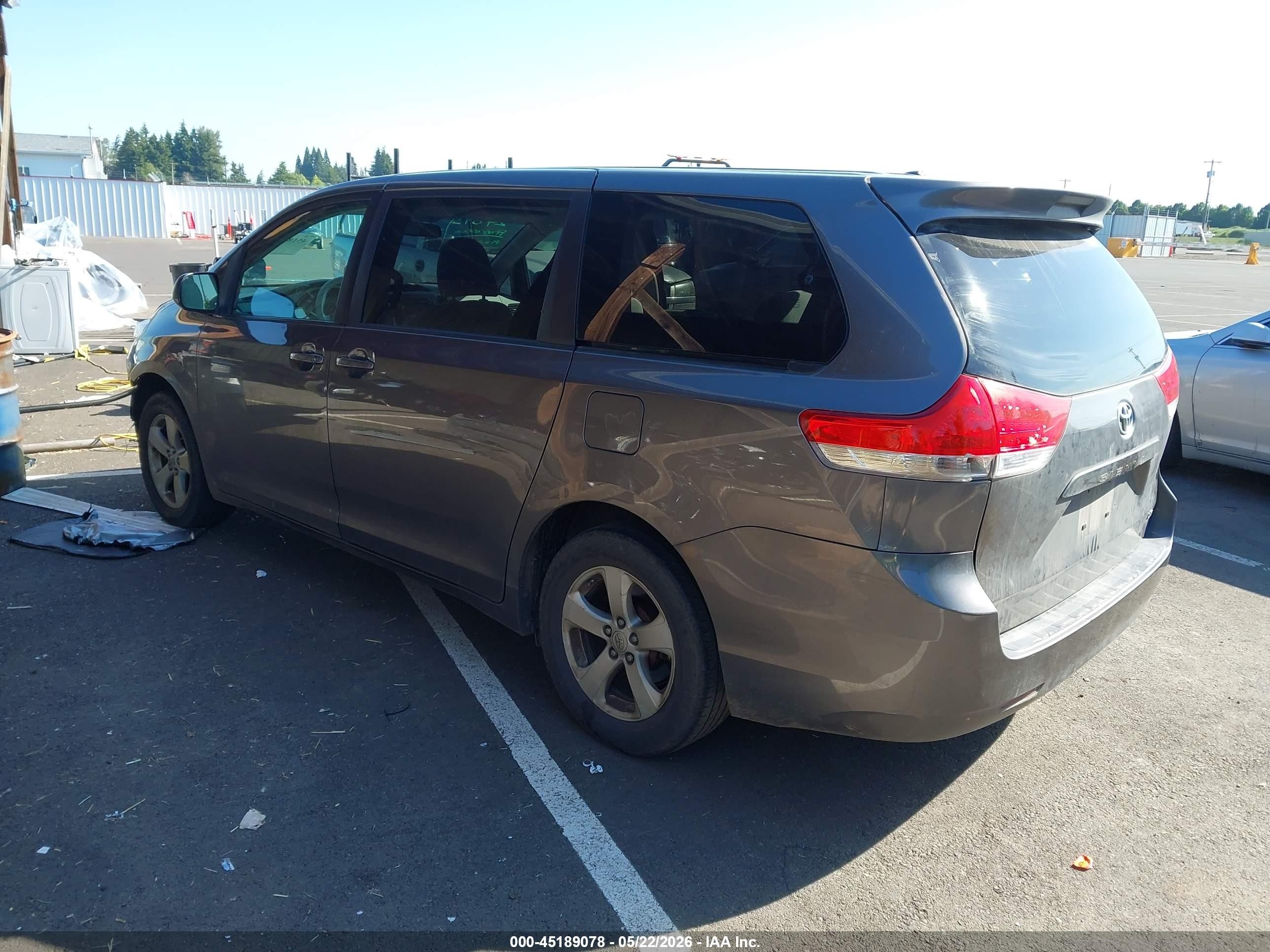 2012 Toyota Sienna Le 8 Passenger Серый vin: 5TDKA3DC1CS010758