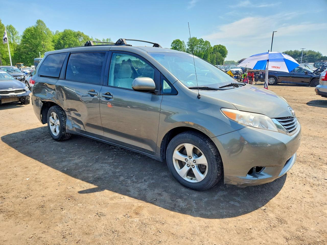 2012 Toyota Sienna Le 8-passenger Gray vin: 5TDKA3DC1CS015491