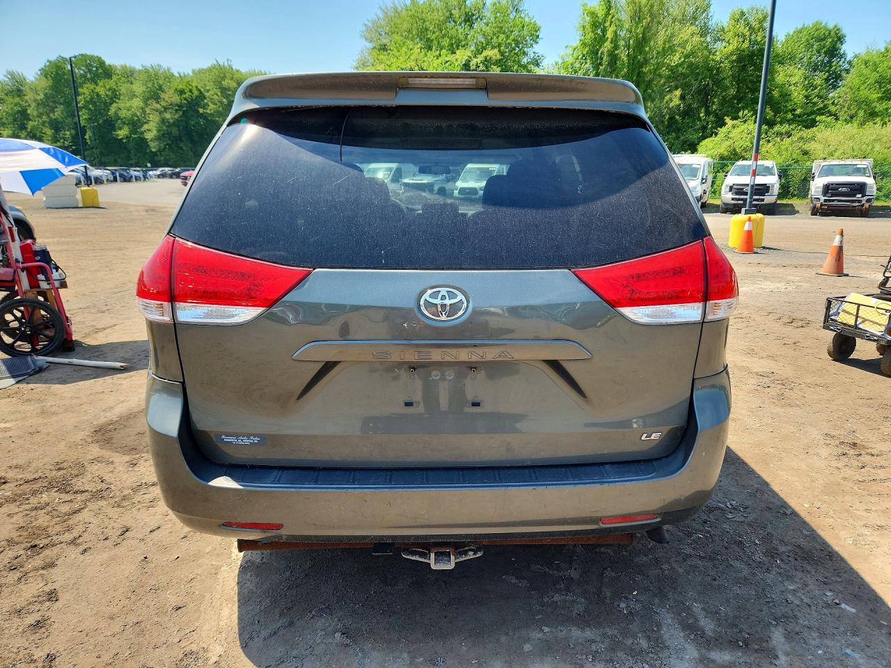2012 Toyota Sienna Le 8-passenger Gray vin: 5TDKA3DC1CS015491