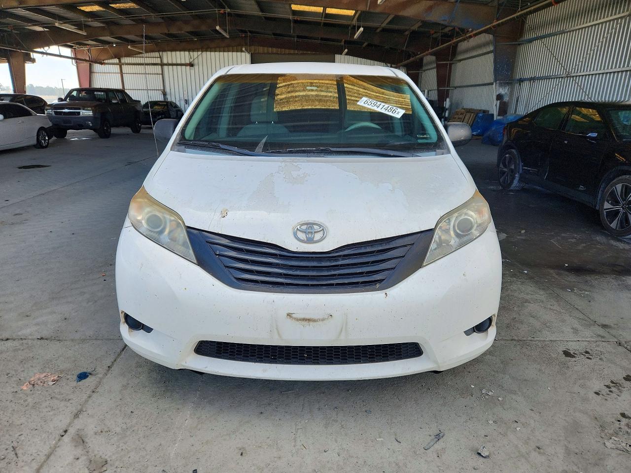 2012 Toyota Sienna Base 7-passenger White vin: 5TDKA3DC1CS015877