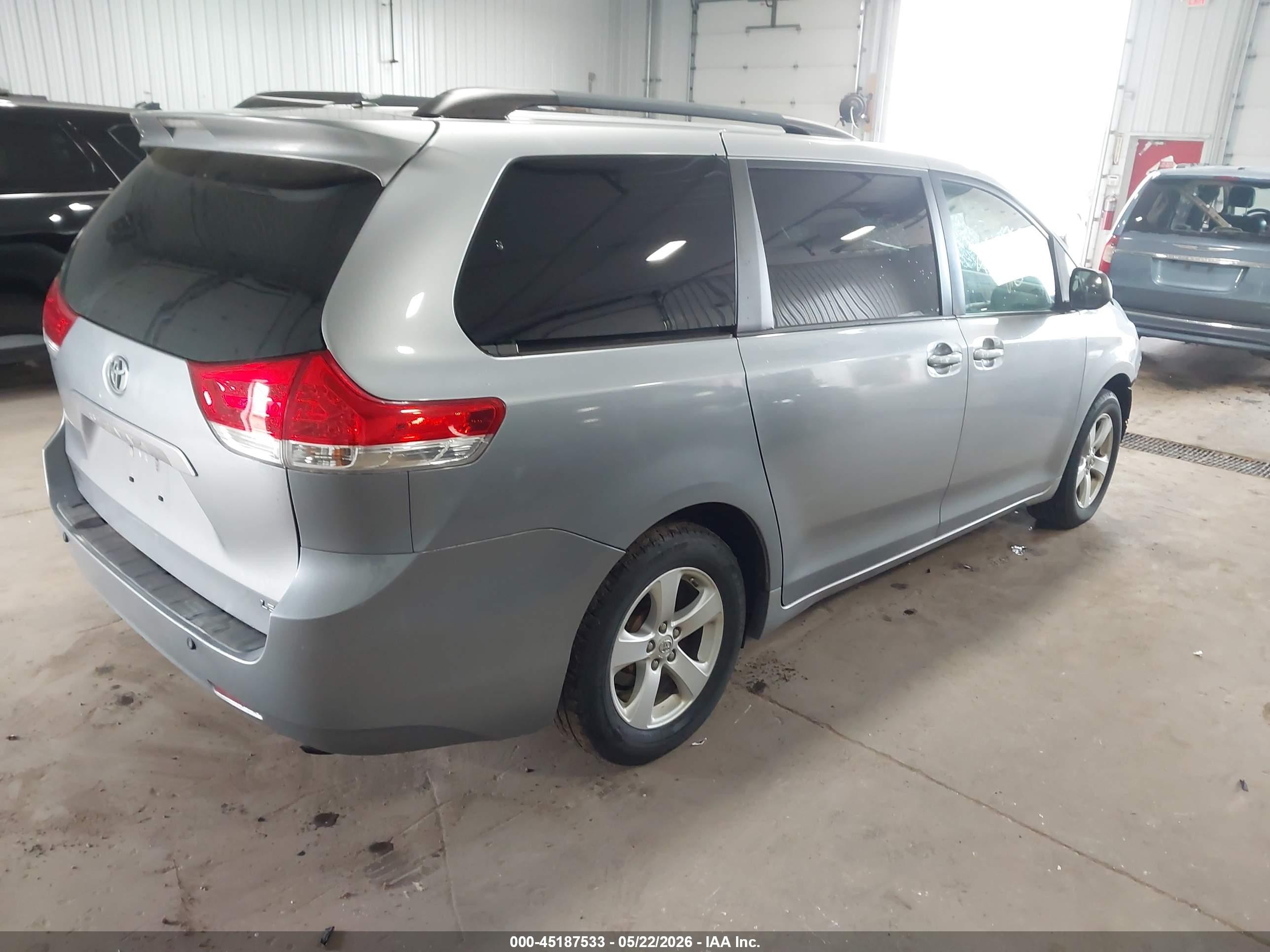 2011 Toyota Sienna Le Gray vin: 5TDKA3DC2BS006149