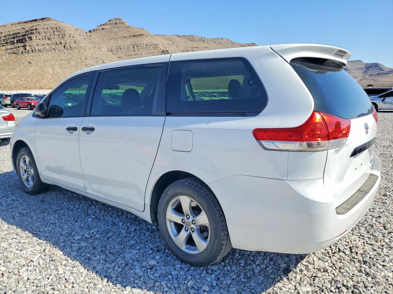 2012 Toyota Sienna Base 7-passenger White vin: 5TDKA3DC3CS010325
