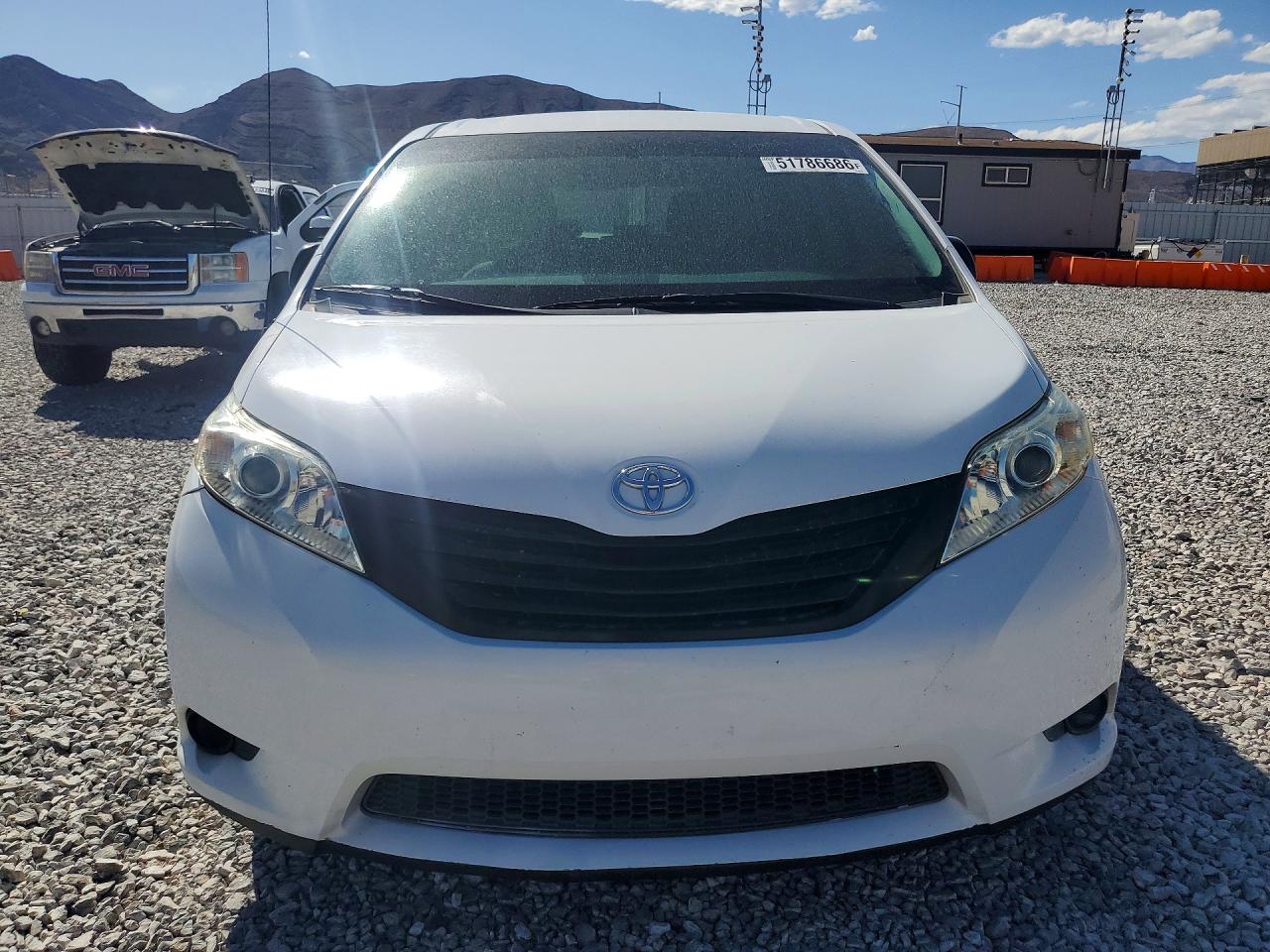 2012 Toyota Sienna Base 7-passenger White vin: 5TDKA3DC3CS010325