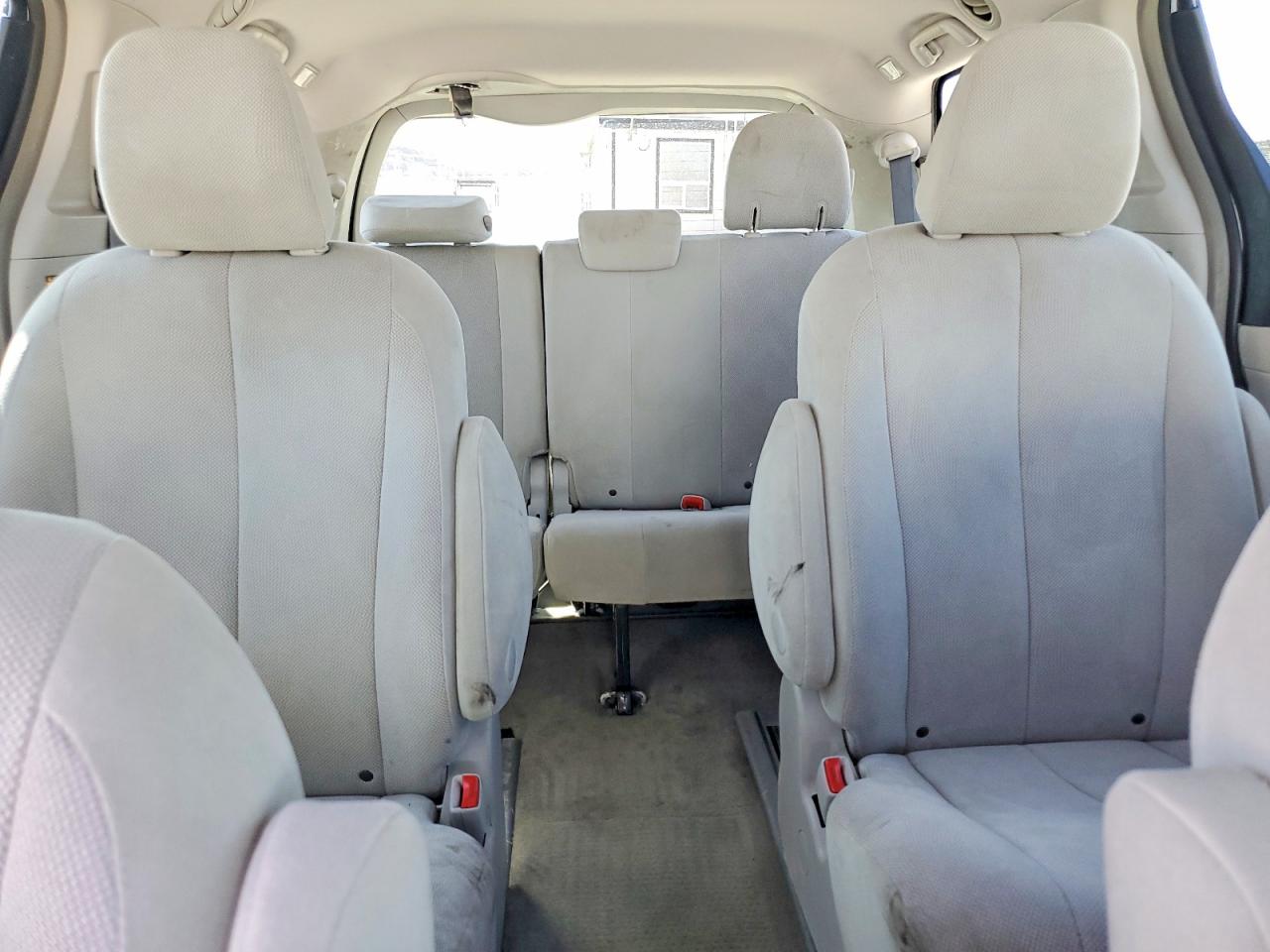 2012 Toyota Sienna Base 7-passenger White vin: 5TDKA3DC3CS010325