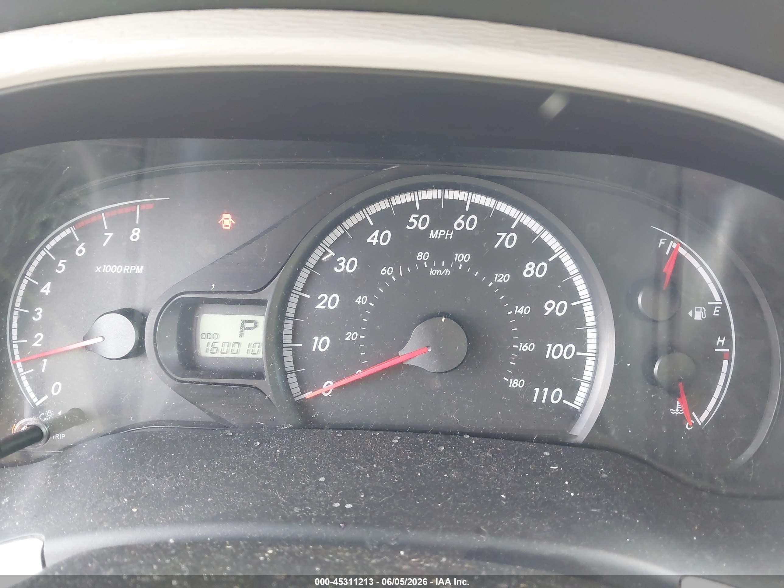 2011 Toyota Sienna   Silver vin: 5TDKA3DC4BS001938