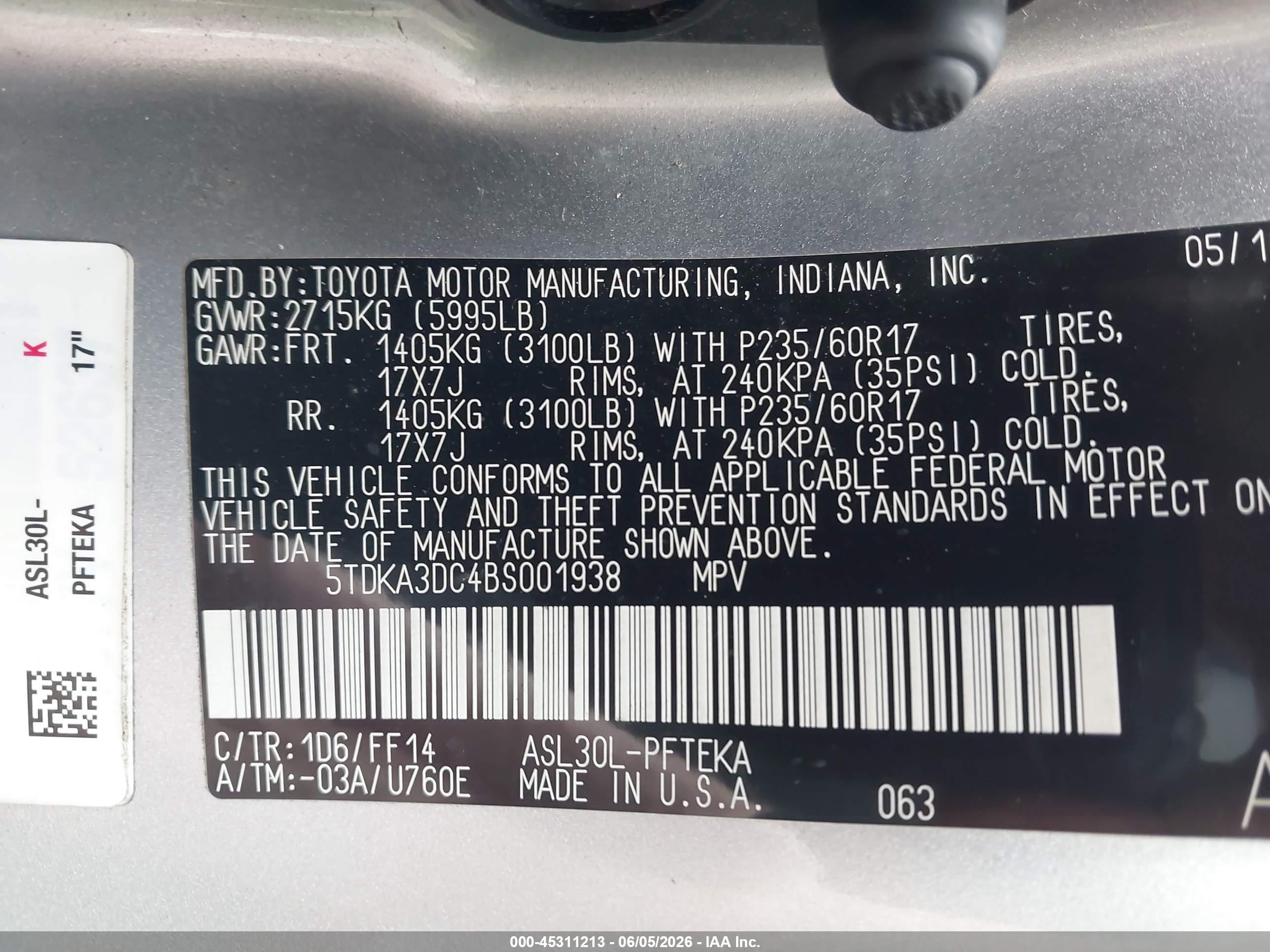 2011 Toyota Sienna   Silver vin: 5TDKA3DC4BS001938